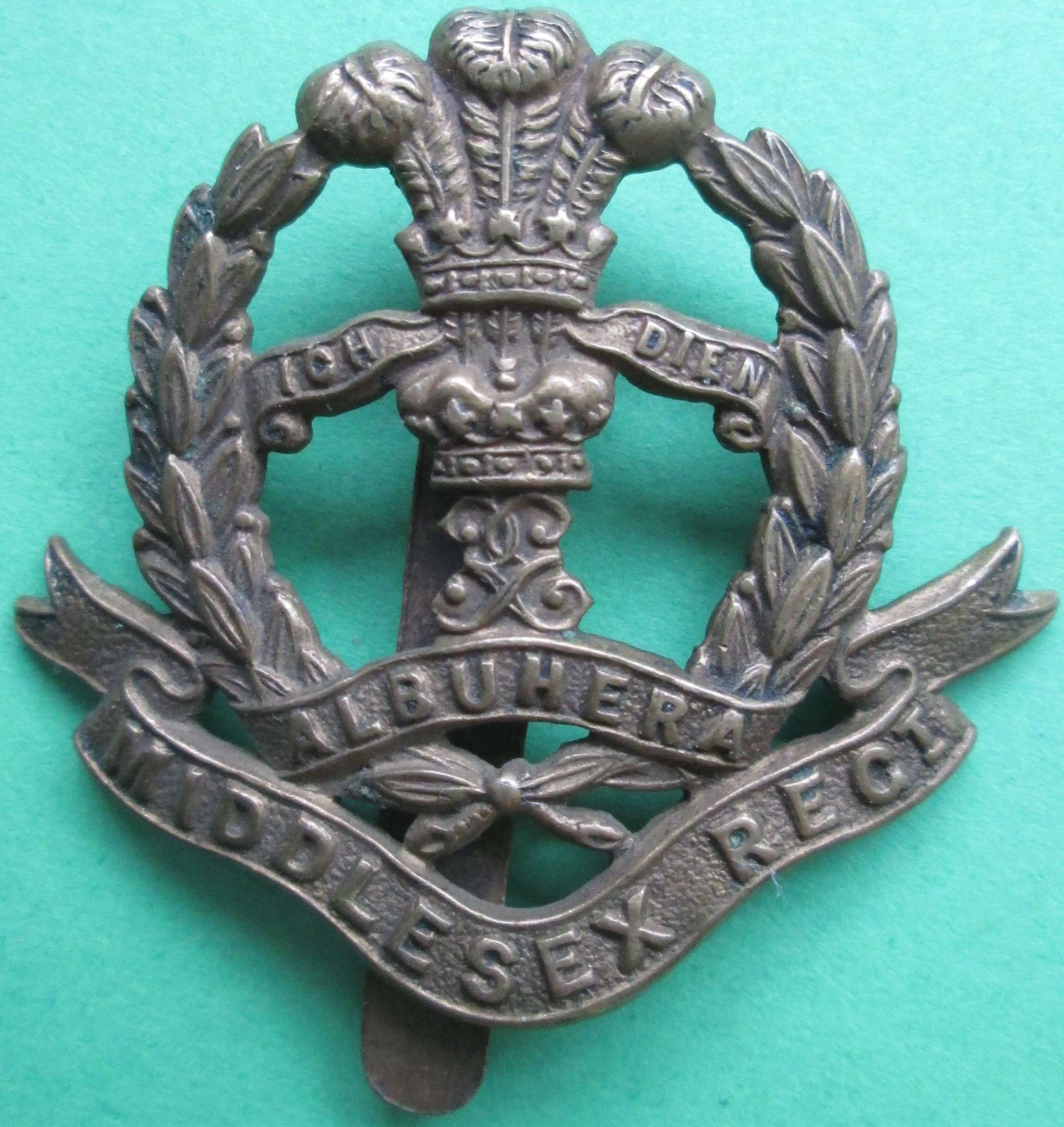 A WWI MIDDLESEX REGT OTHER RANKS ECONOMY CAP BADGE
