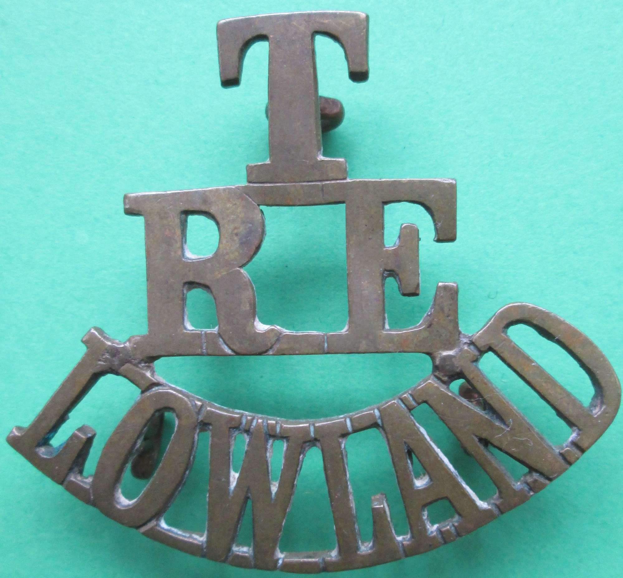 A WWI TERRITORIAL ROYAL ENGINEERS LOWLAND SHOULDER TITLE