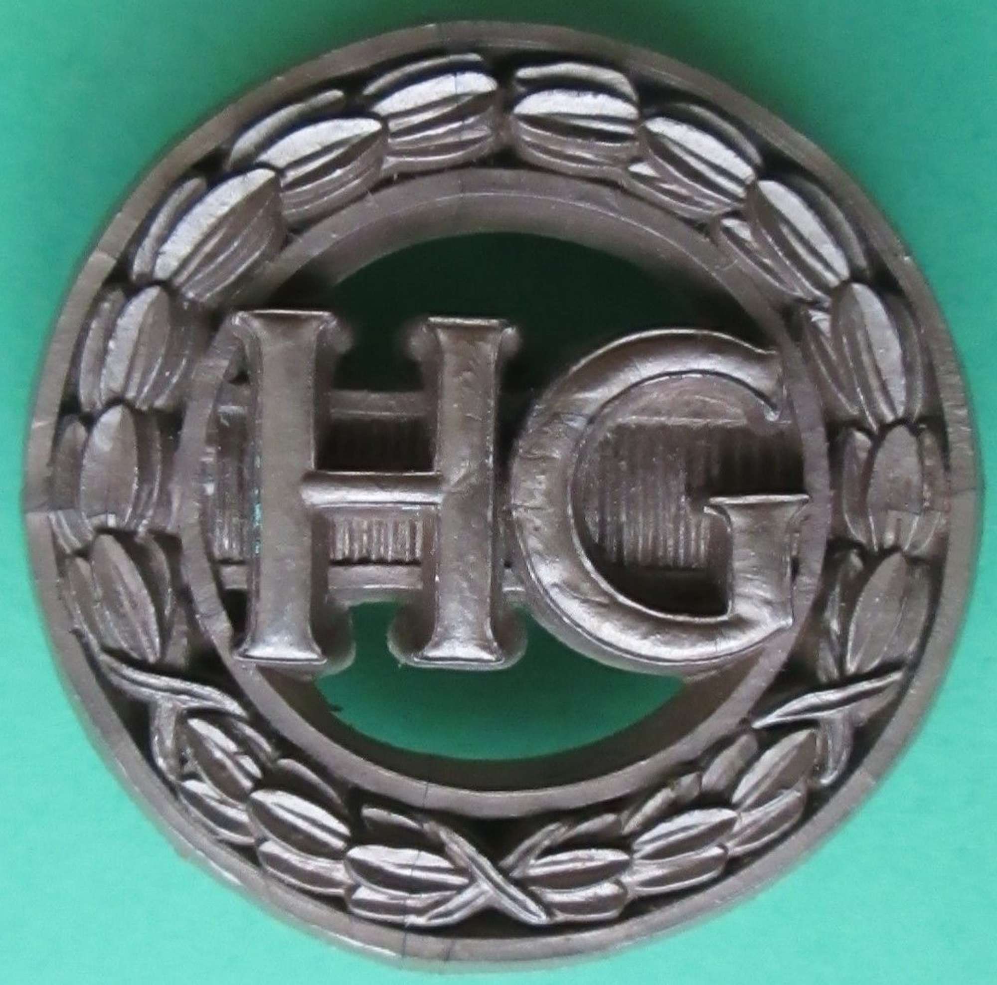 A PLASTIC WOMEN'S HOME GUARD AUXILLARY BADGE
