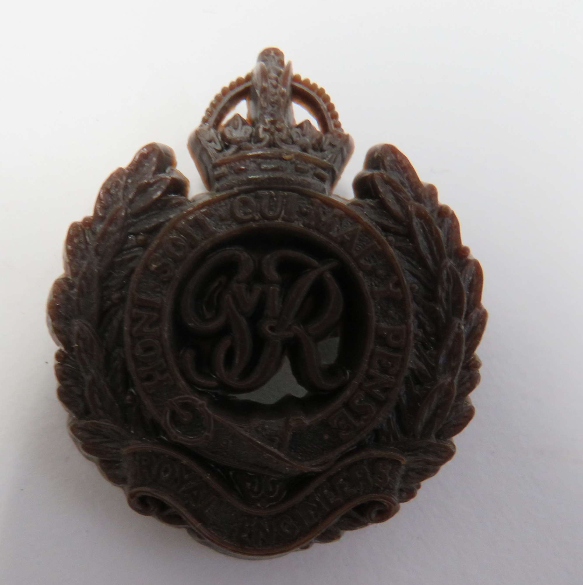 WW 2 Royal Engineers Plastic Economy Cap Badge