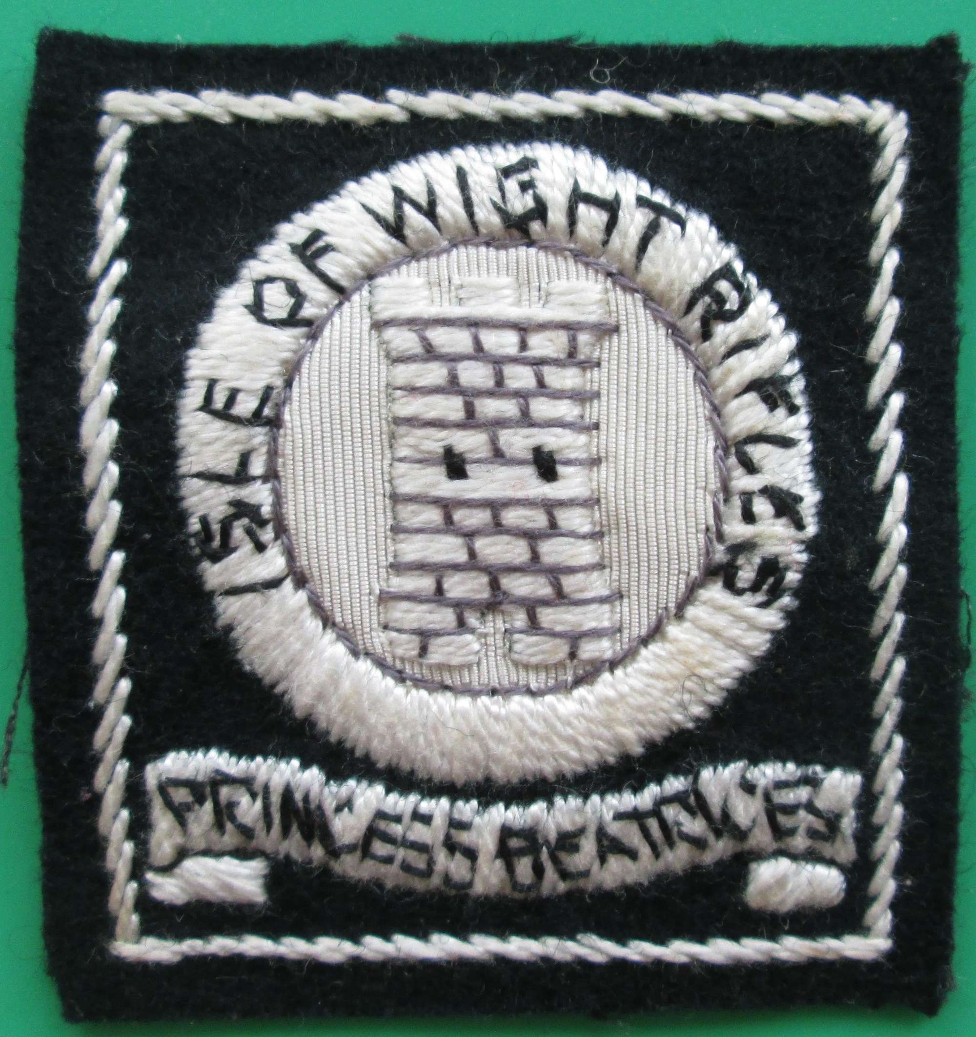 A POST WWII EXAMPLE OF THE ISLE OF WIGHT RIFLES ARM BADGE