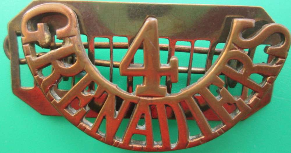 A 4TH GRENADIERS METAL SHOULDER TITLE