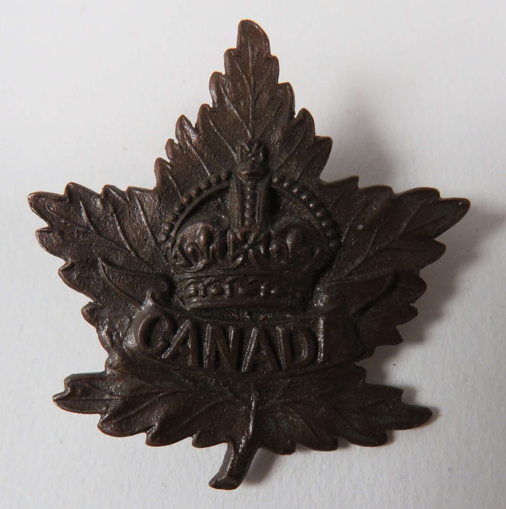 WW 1 Canadian Officers Cap Badge