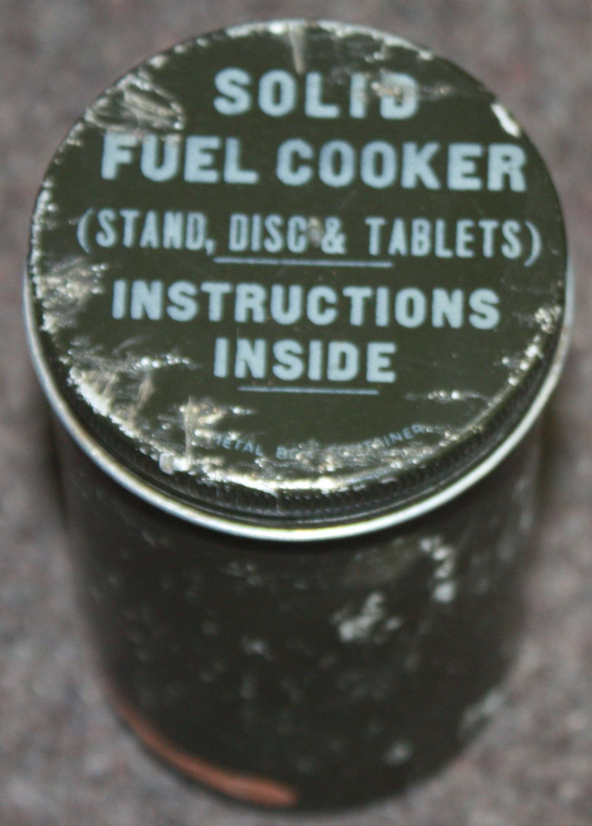 A WWII BRITISH ISSUE COOKER TIN AND SOME BROKEN FUEL BLOCKS