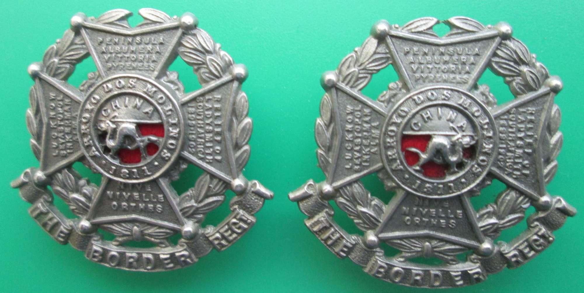 A PAIR OF THE BORDER REGIMENT OTHER RANKS COLLAR DOGS