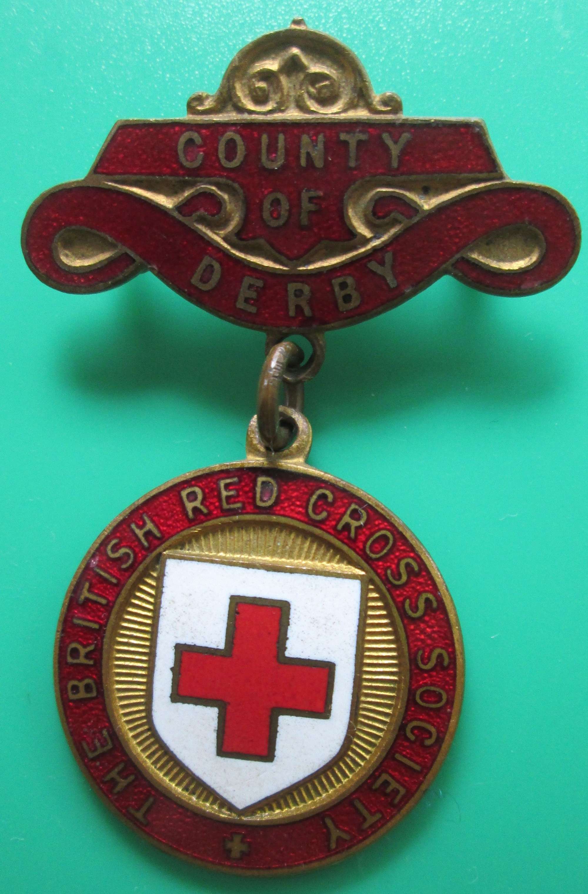 RED CROSS COUNTY APRON BADGE FOR DERBY