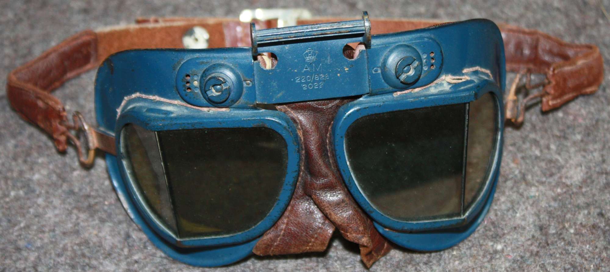 A VERY GOOD PAIR OF THE MKVII FLYING GOGGLES WITH TINTED LENSES