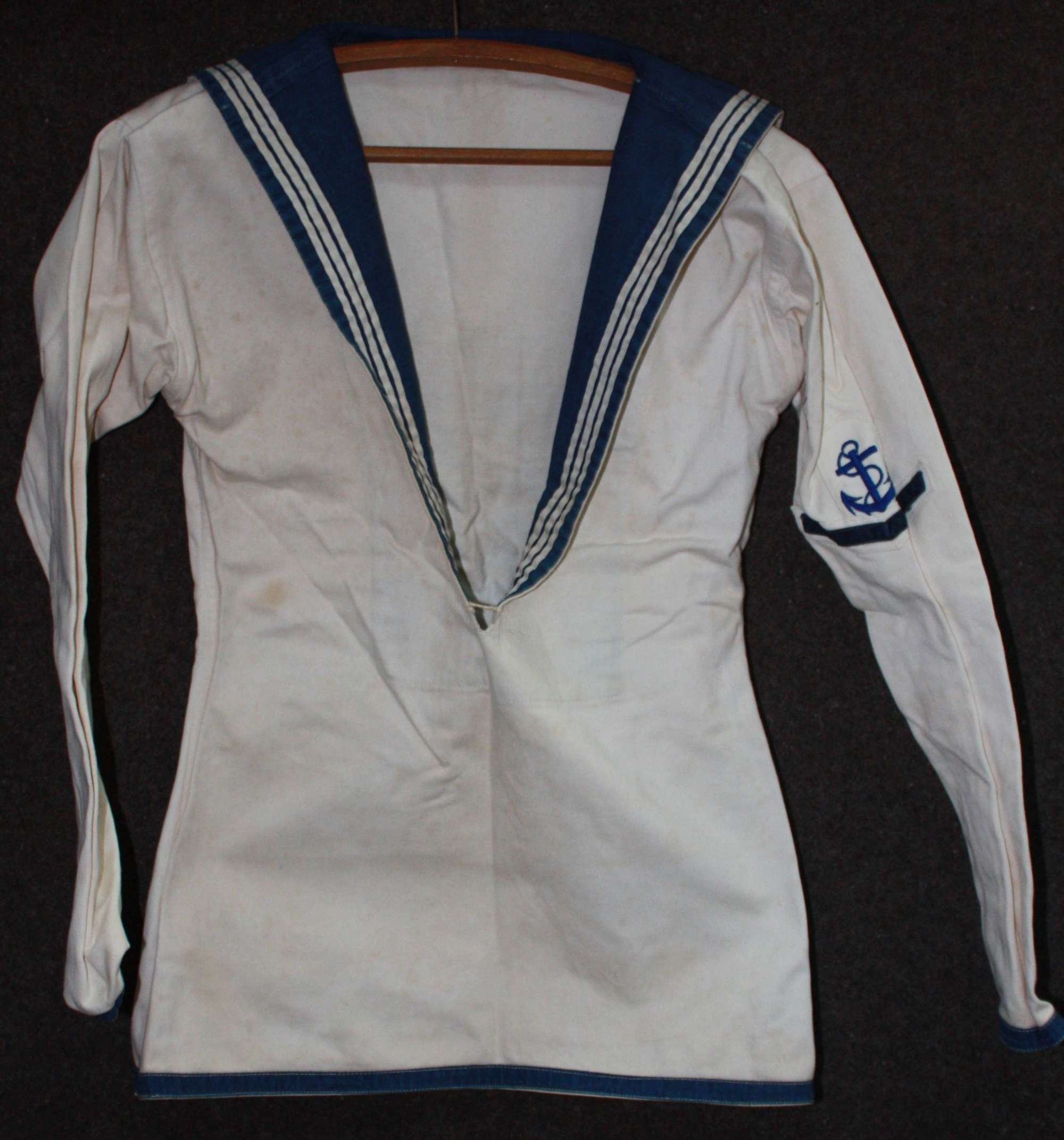 A WWII ROYAL NAVY WHITE'S UNIFORM