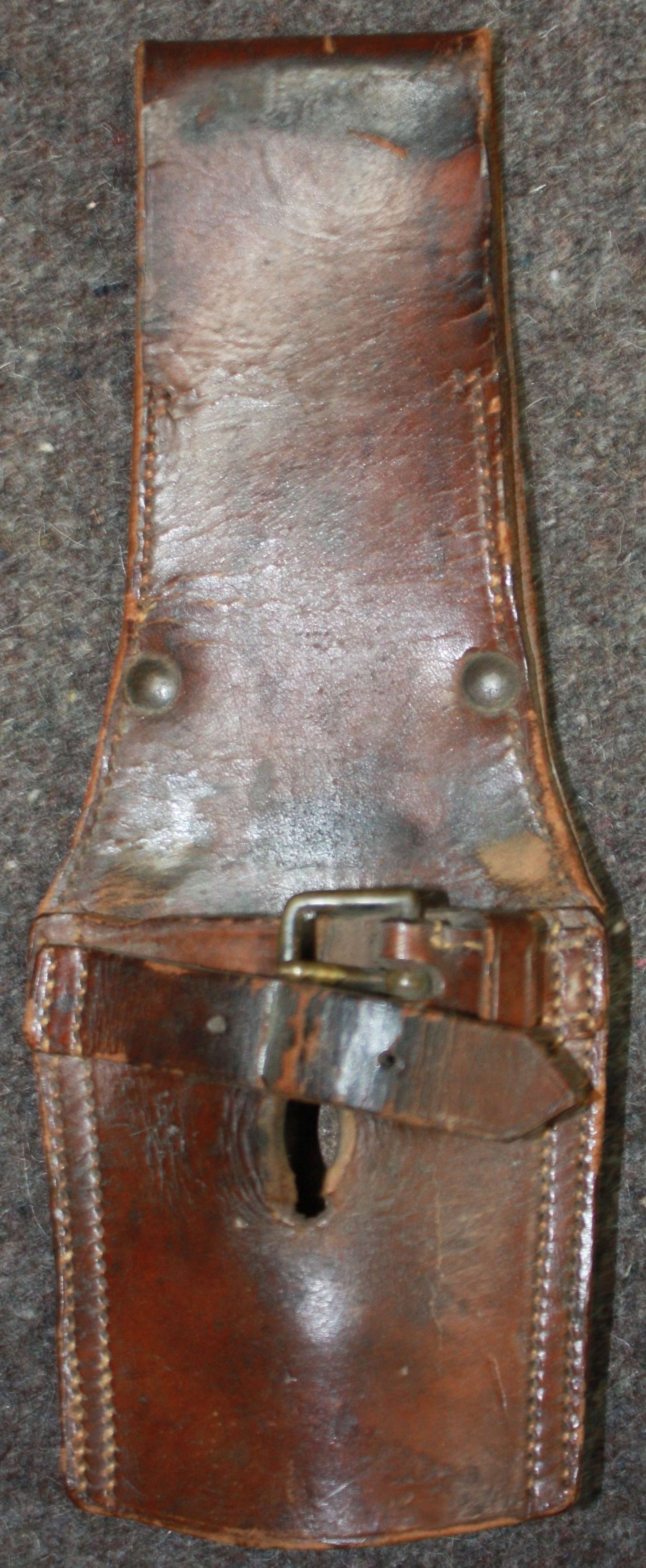A UNMARKED BRITISH GENERAL ISSUE BAYONET FROG IN BROWN LEATHER