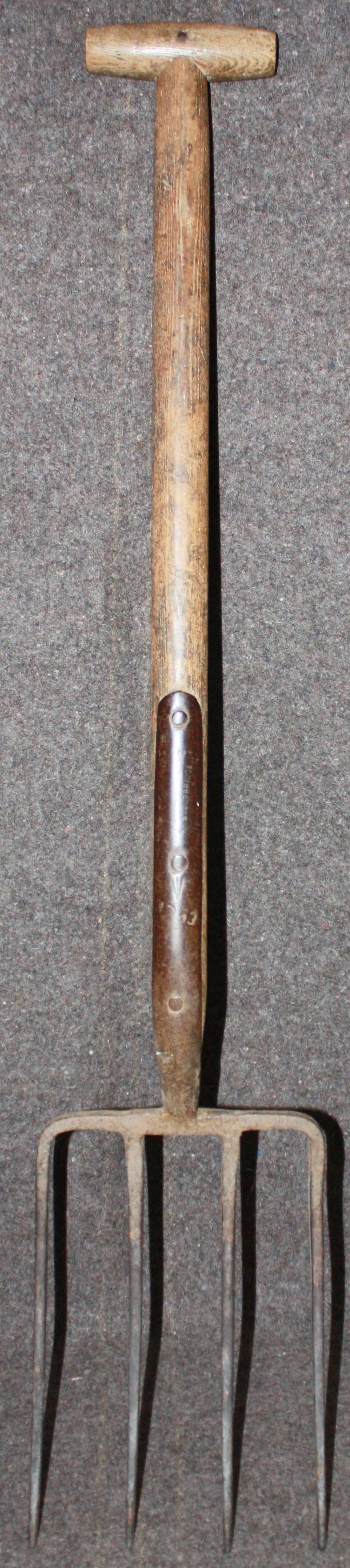 A WD MARKED 1939 DIGGING FORK