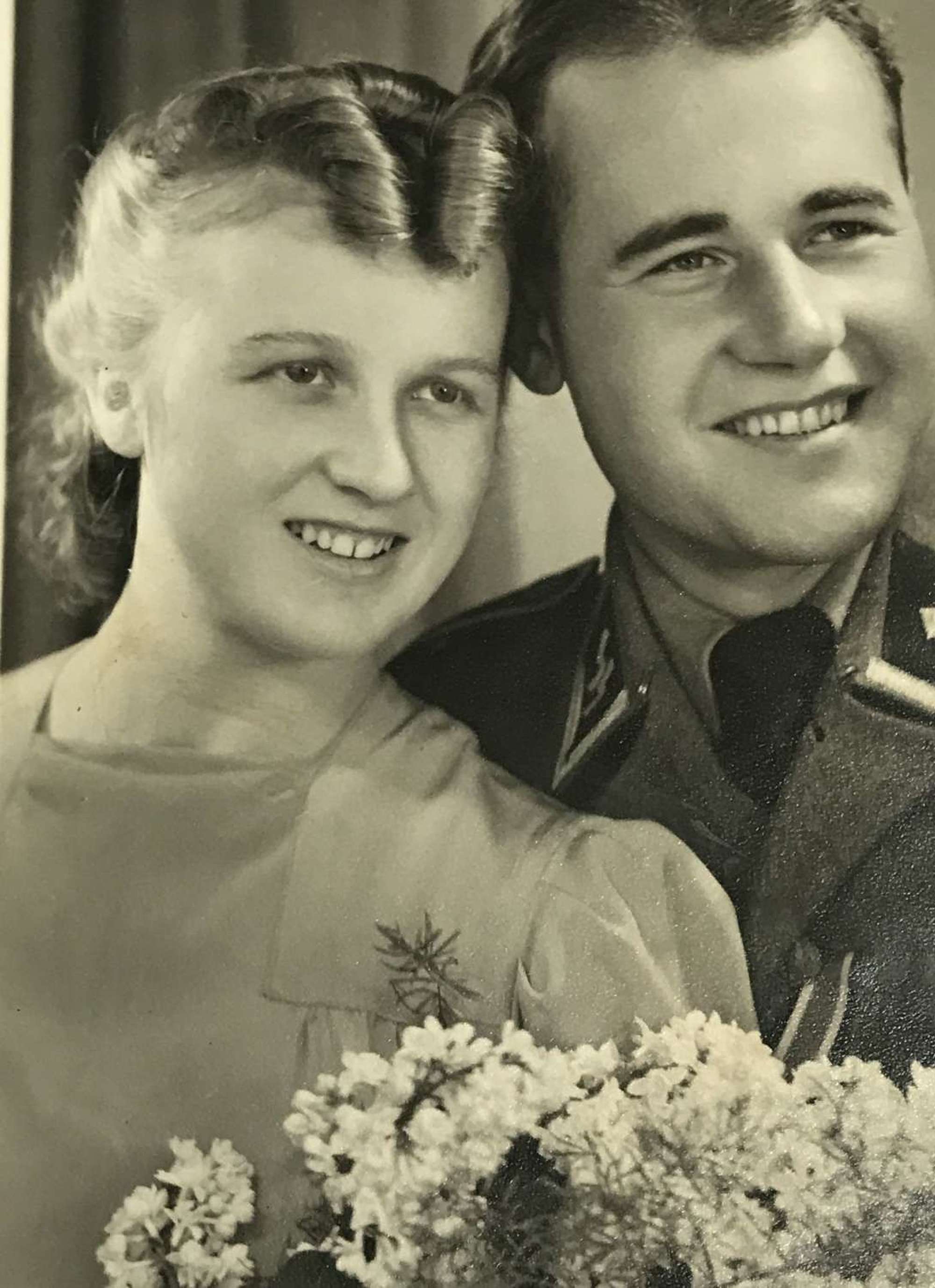 Postcard of SS wedding couple dated 1943