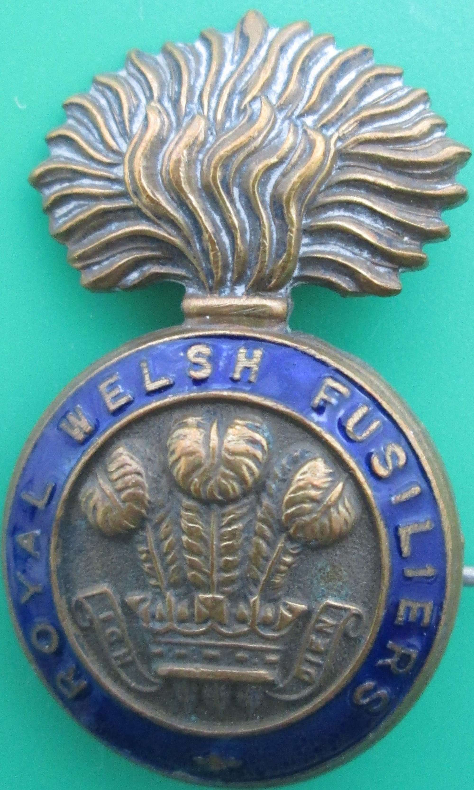 A ROYAL WELSH FUSILIERS PIN BROOCH