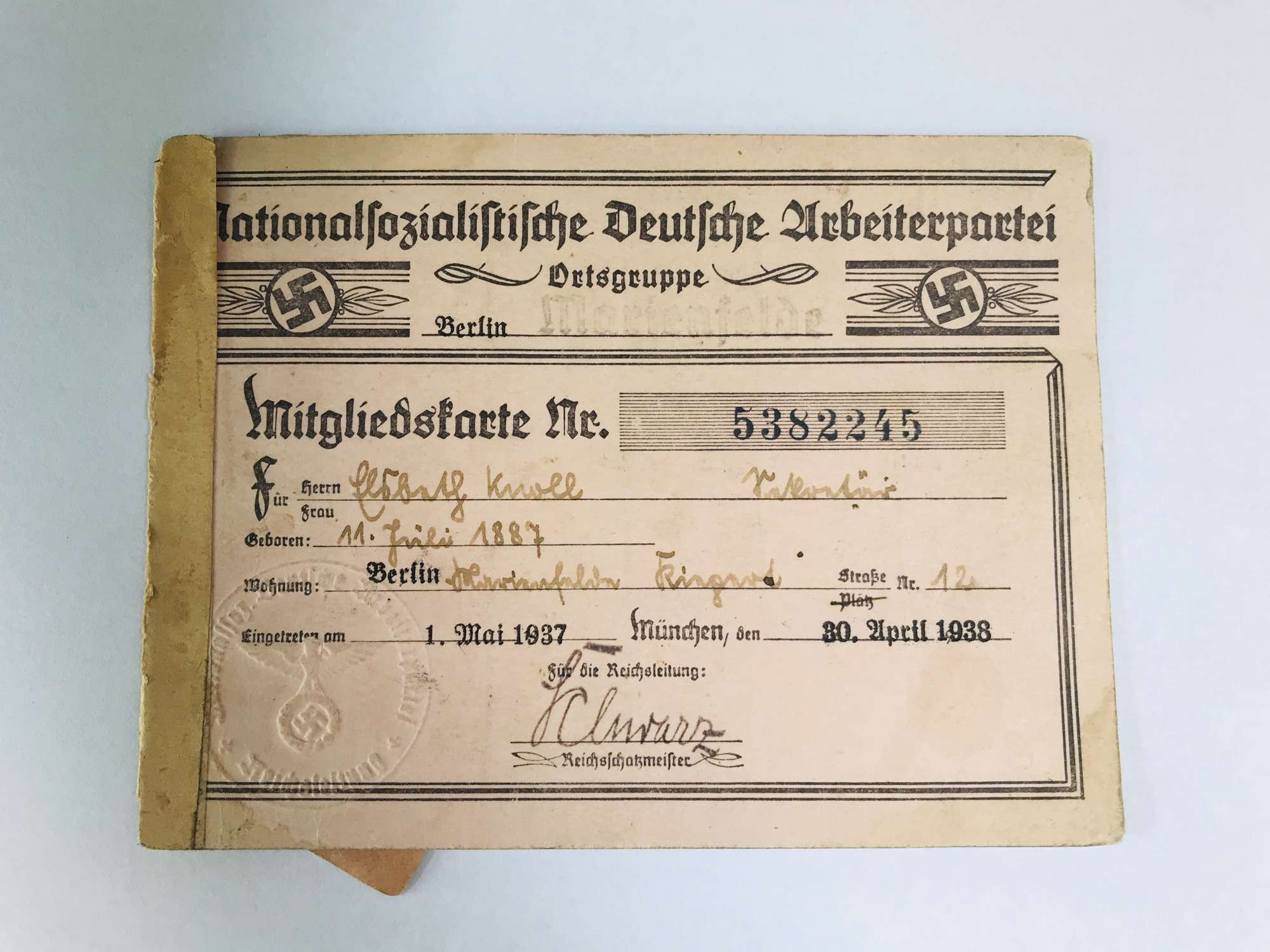 Membership card to a female NSDAP