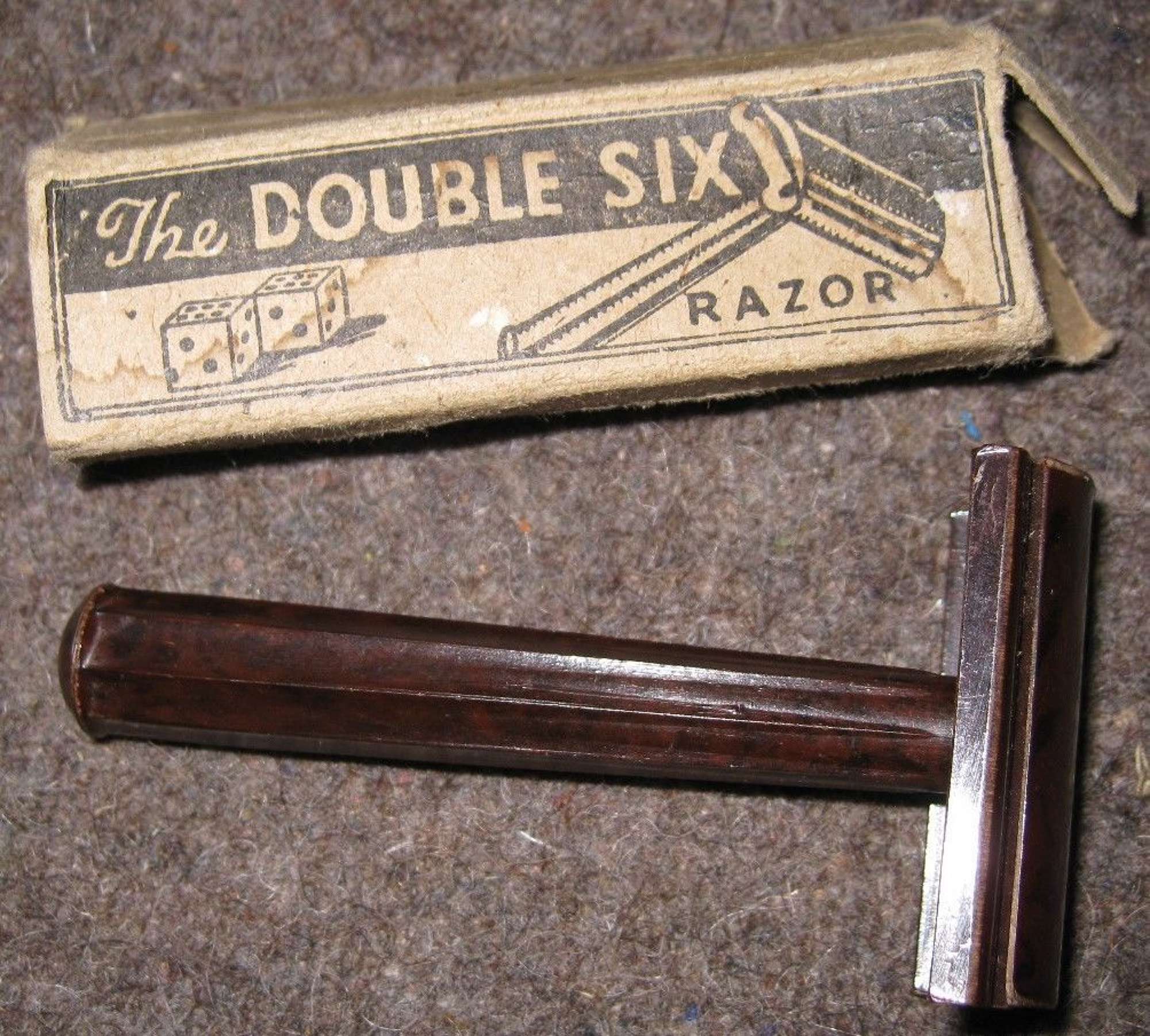 A 1944 DATED BOXED DOUBLE SIX RAZOR
