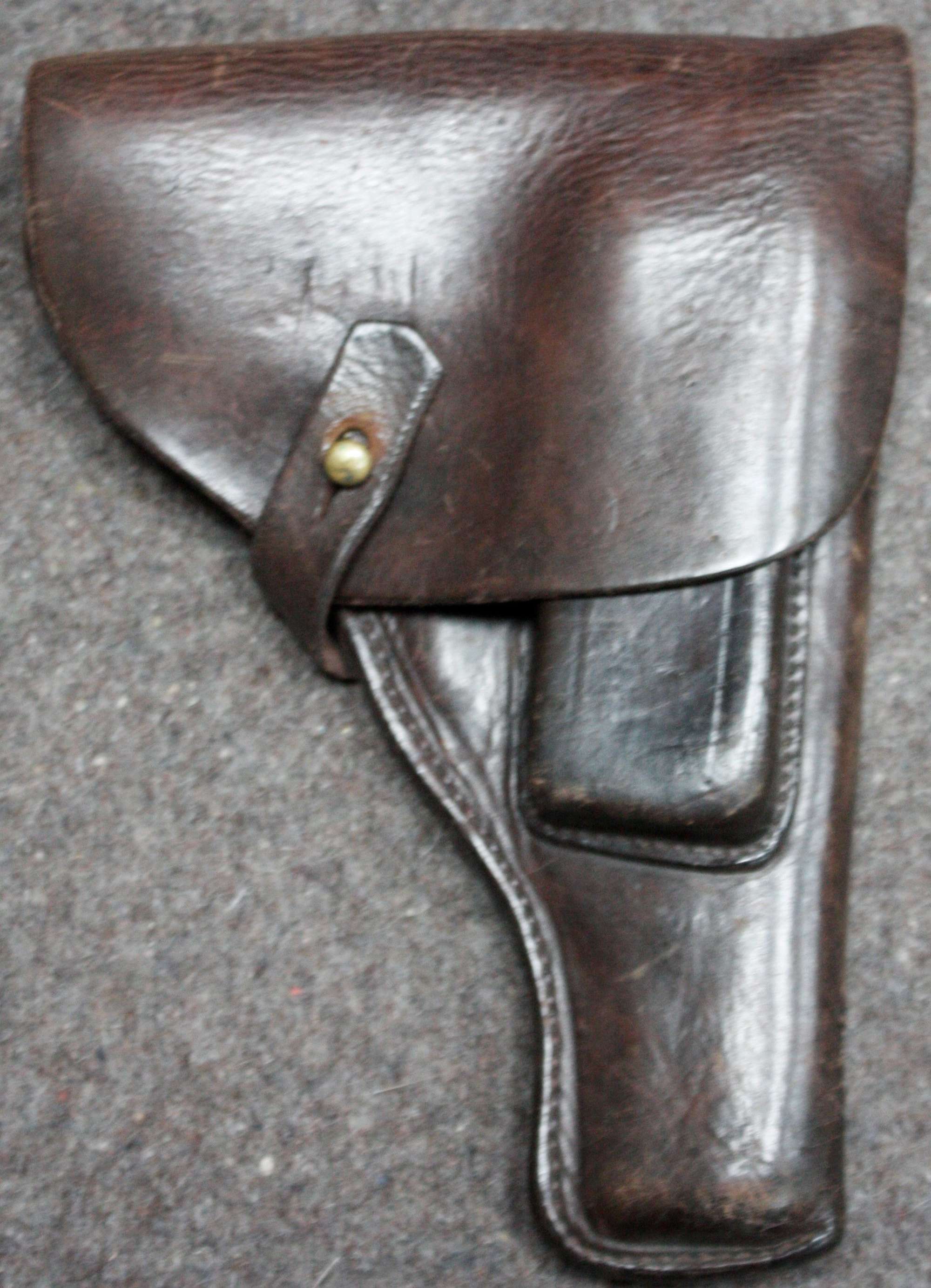 A WWII WWII RUSSIAN PISTOL POUCH WITH A MAG