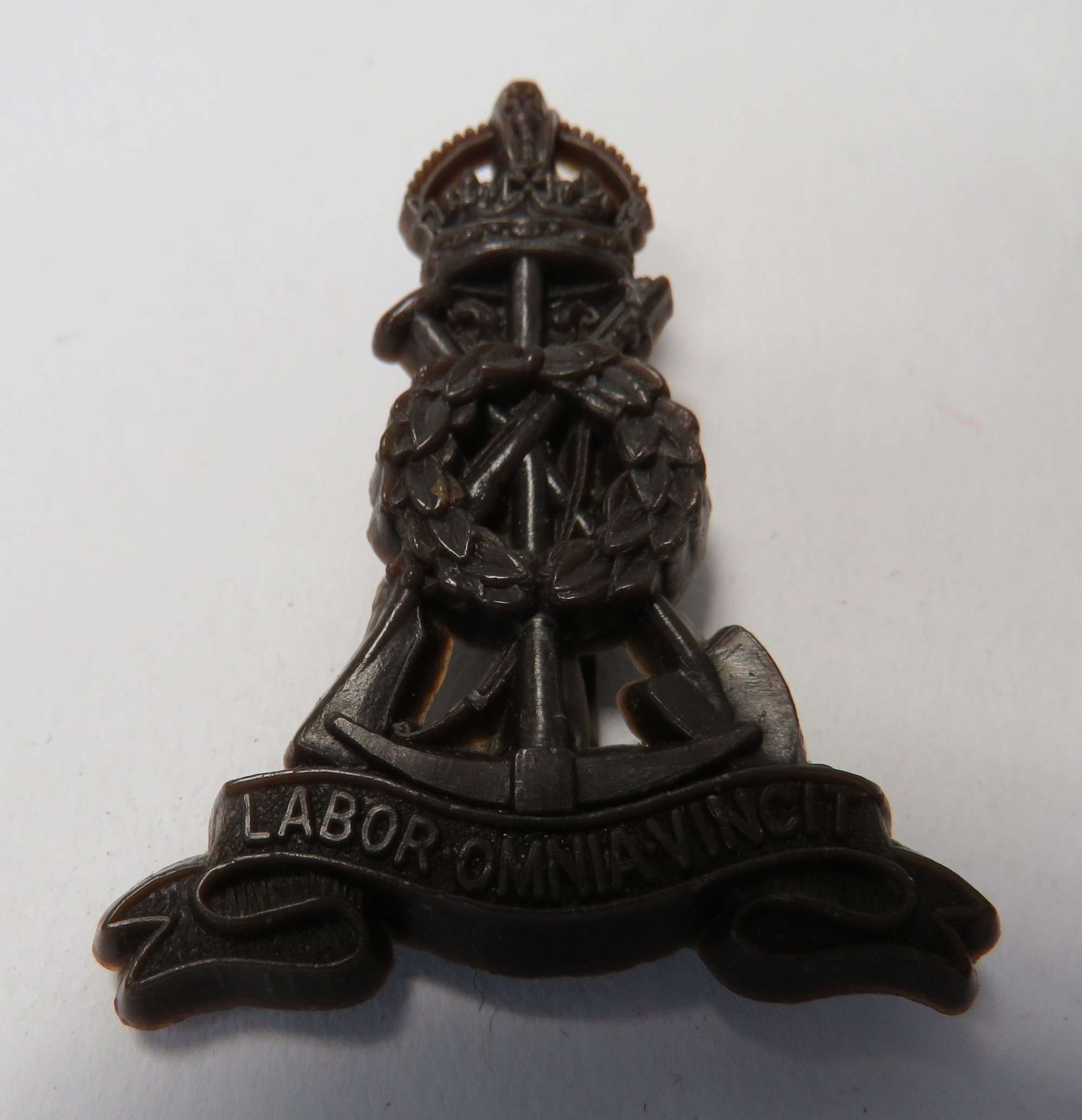 WW 2 Pioneer Corps Plastic Economy Cap Badge