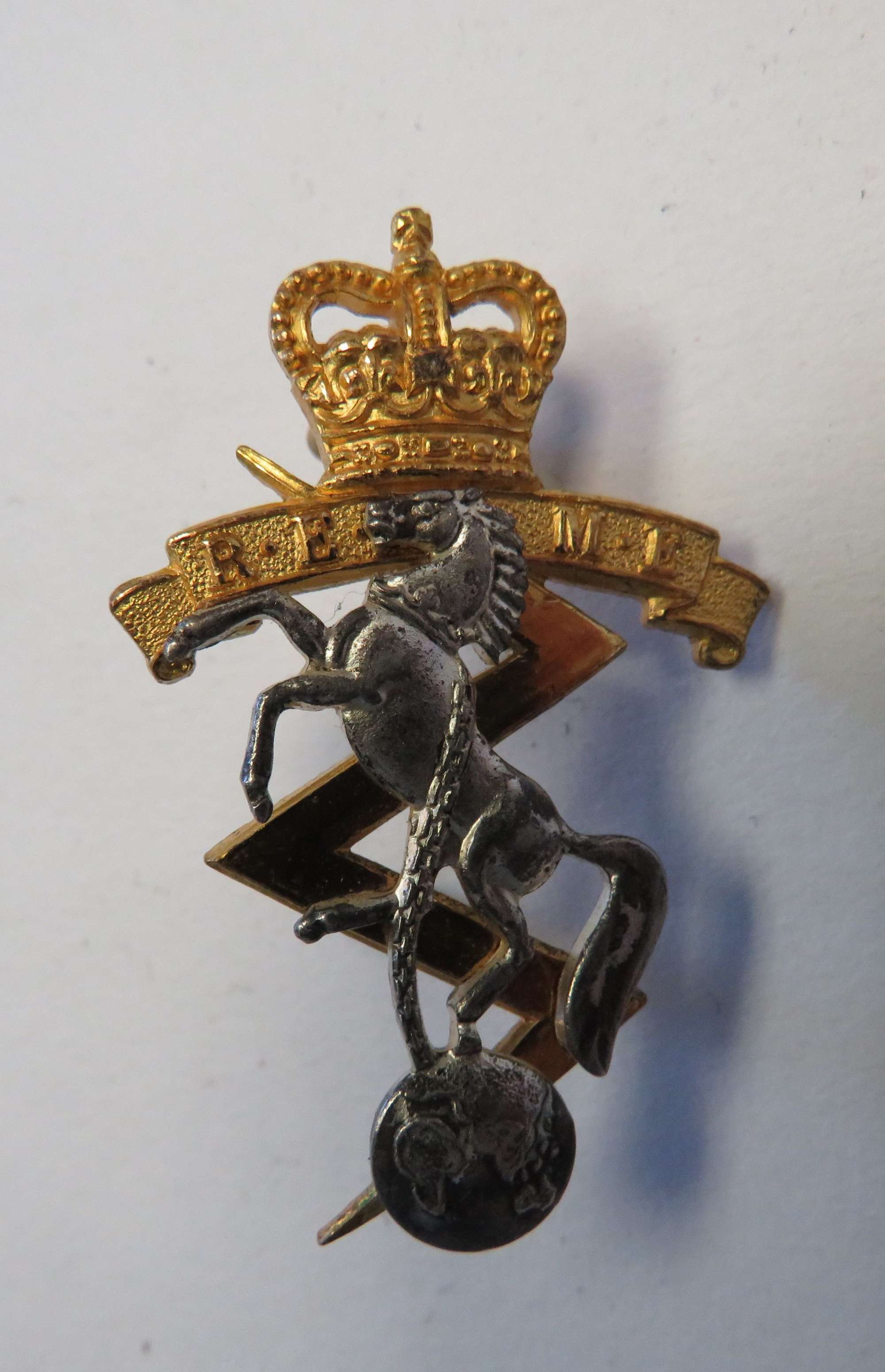 Post 1953 R.E.M.E Officers Cap Badge