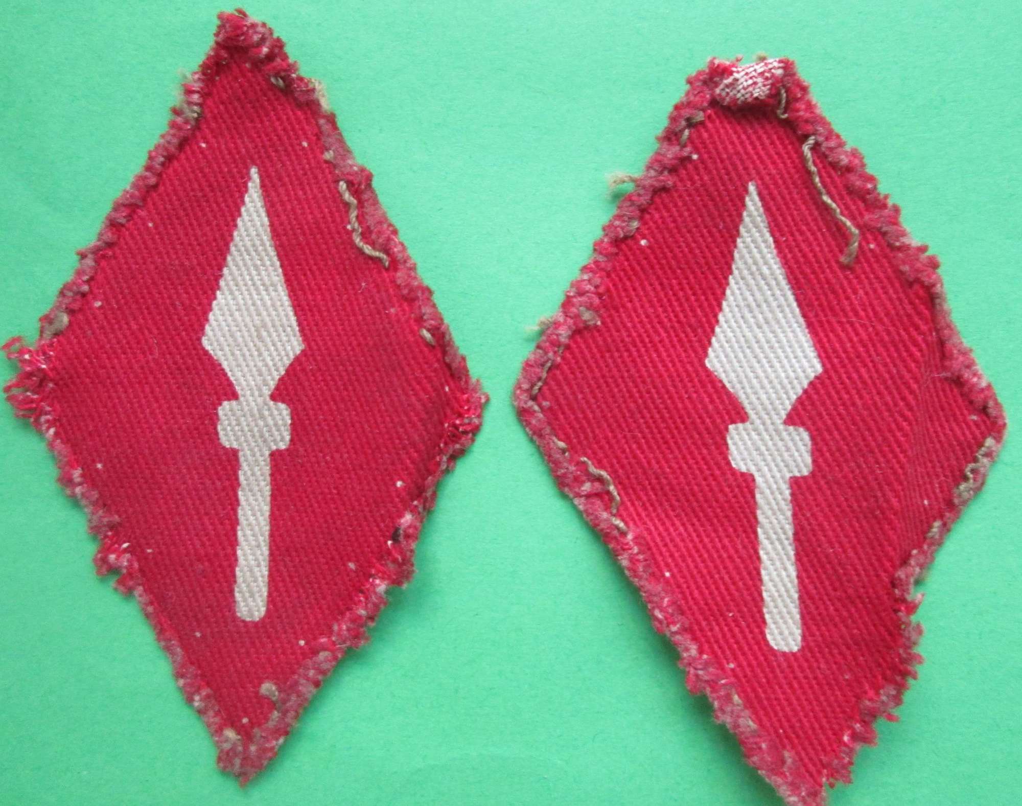 A PAIR OF 1ST CORPS FORMATION PATCHES