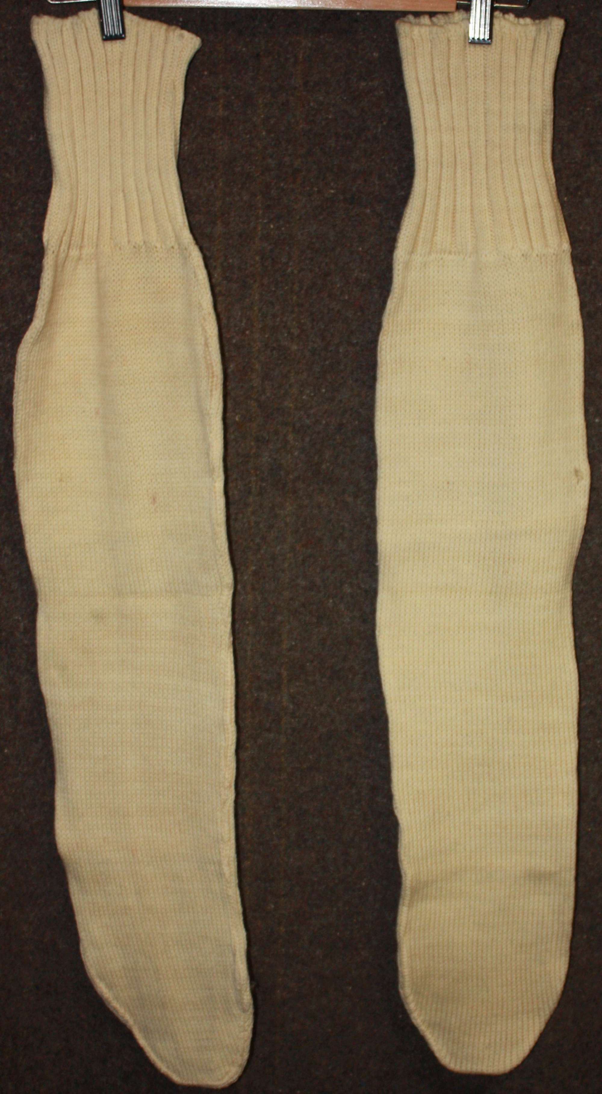 A RARE PAIR OF THE BRITISH FORCES WHITE WOOL BOOT SOCKS 1940 DATED