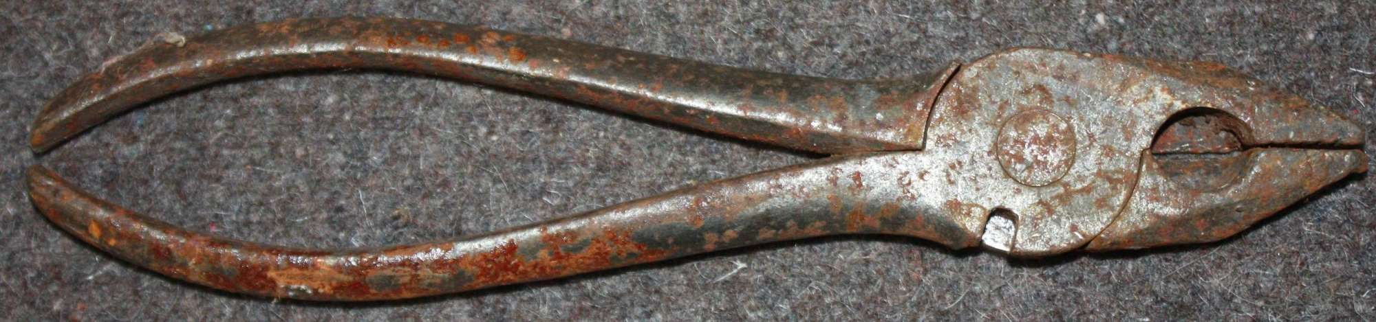 A PAIR OF 1915 DATED PLIERS