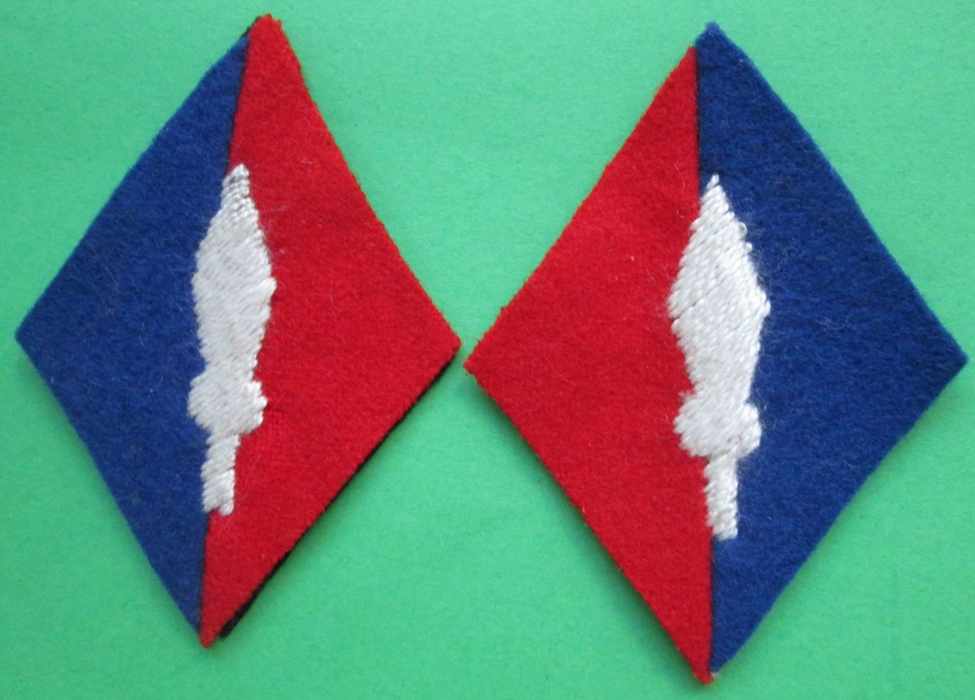 A PAIR OF 1 CORPS ROYAL ARTILLARY FORMATION PATCHES