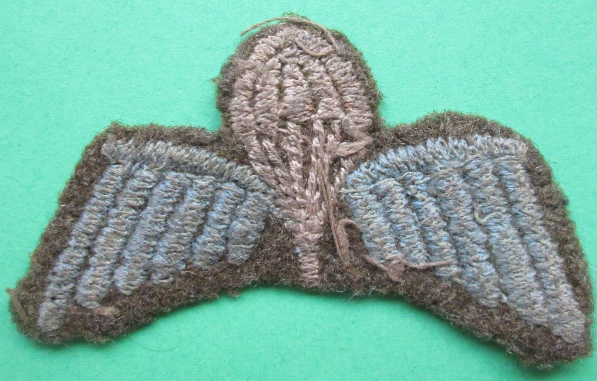 A GOOD UNUSUAL WWII BRITISH ISSUE JUMP WING