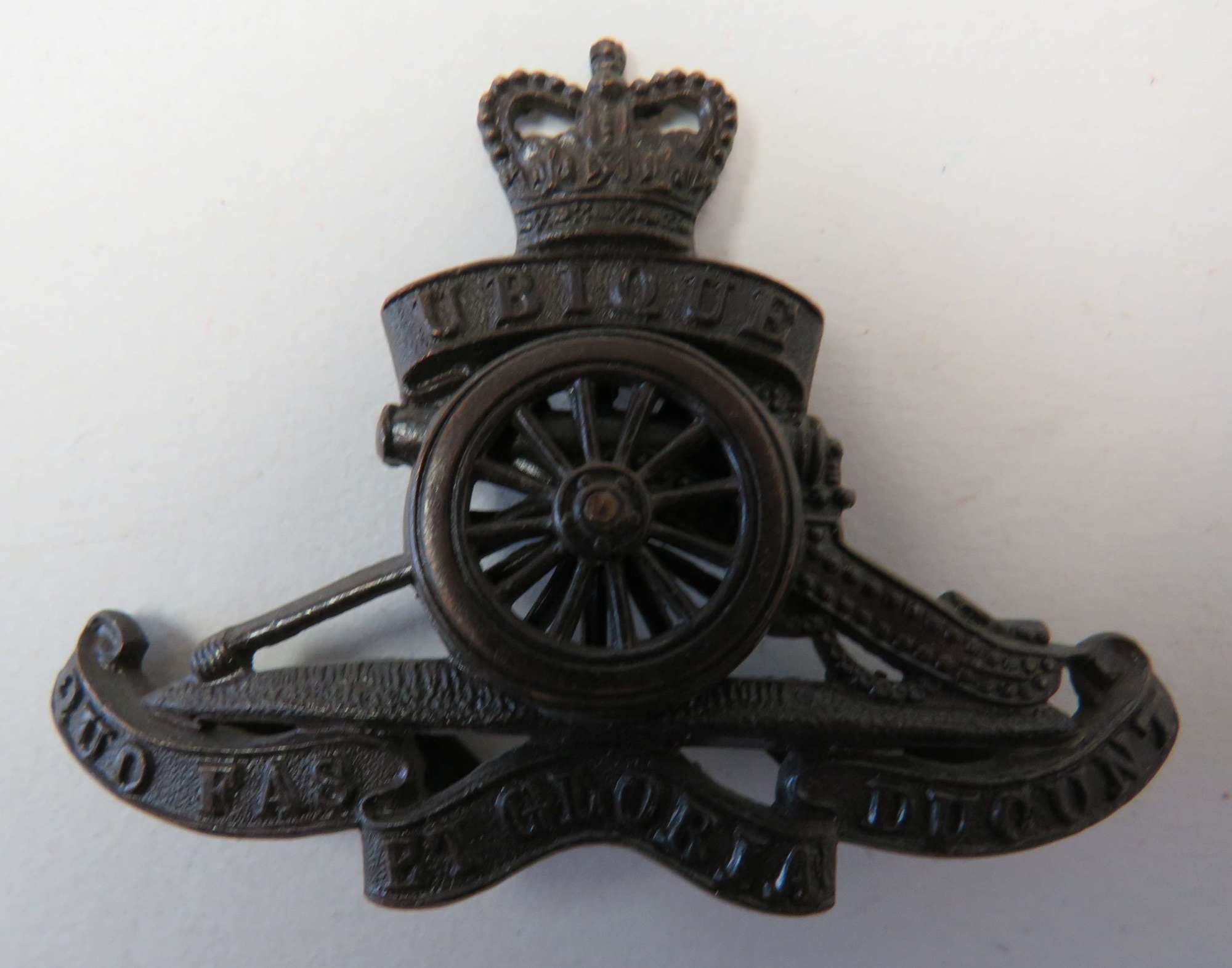 Post 1953 Royal Artillery Officers Cap Badge