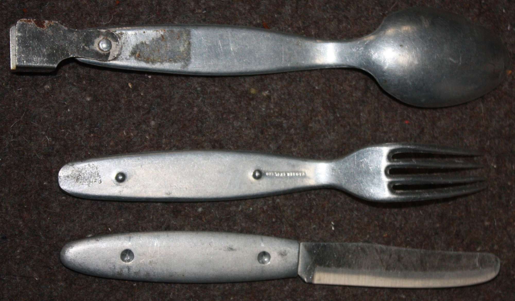 A PRIVATE PURCHASE SET OF THE RICHARTDS CUTLERY WWII STYLE