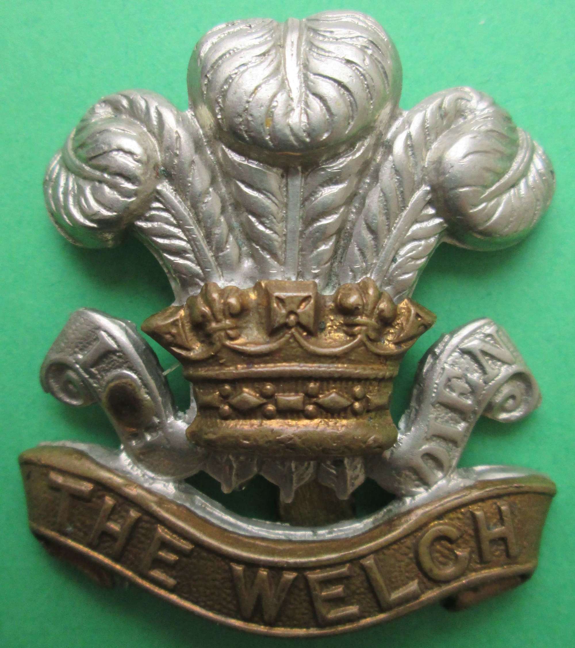 A WWII OTHER RANKS WELCH REGT CAP BADGE