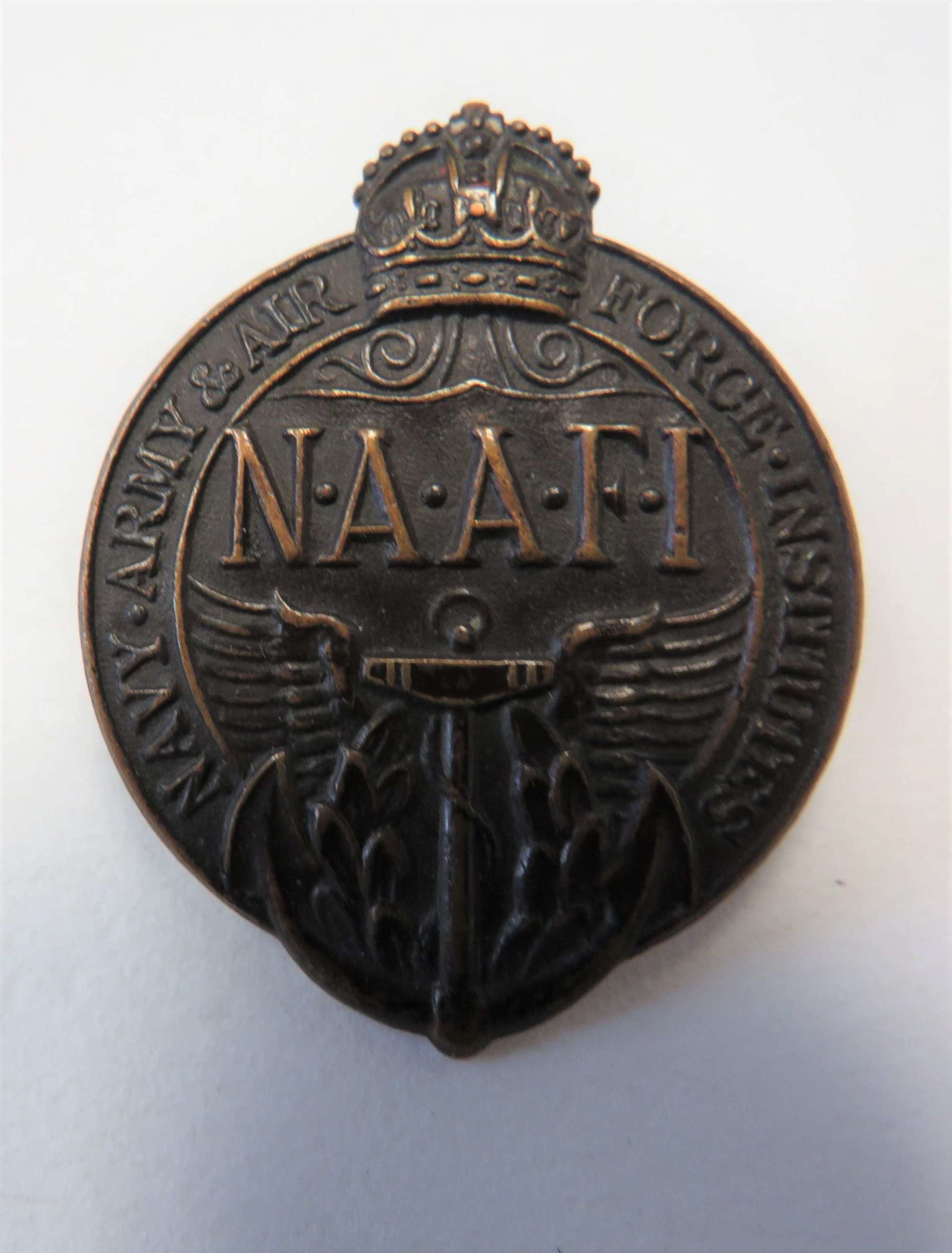 WW2 N.A.A.F.I Cap Badge