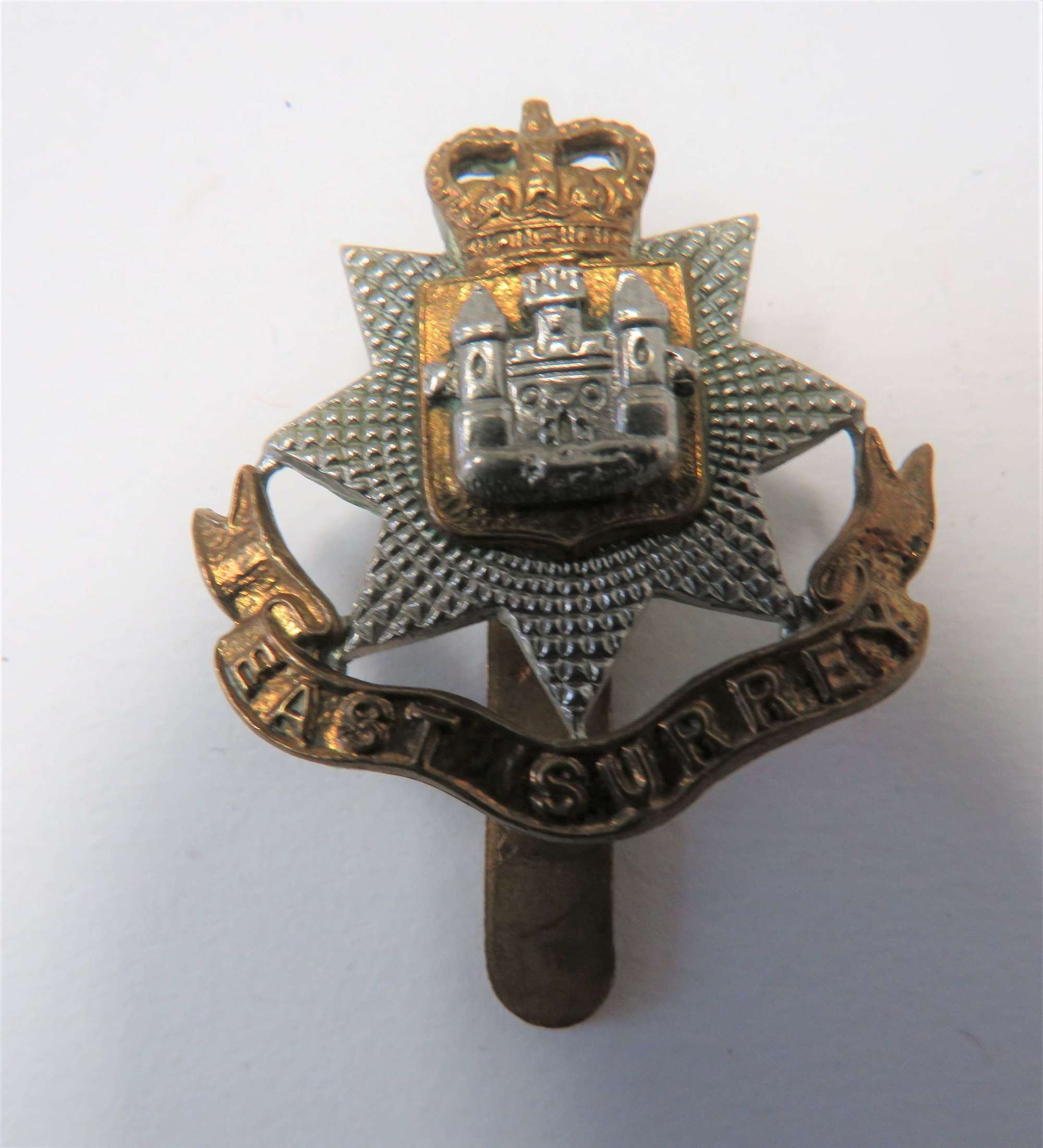 Post 1953 East Surrey Regiment Beret Badge