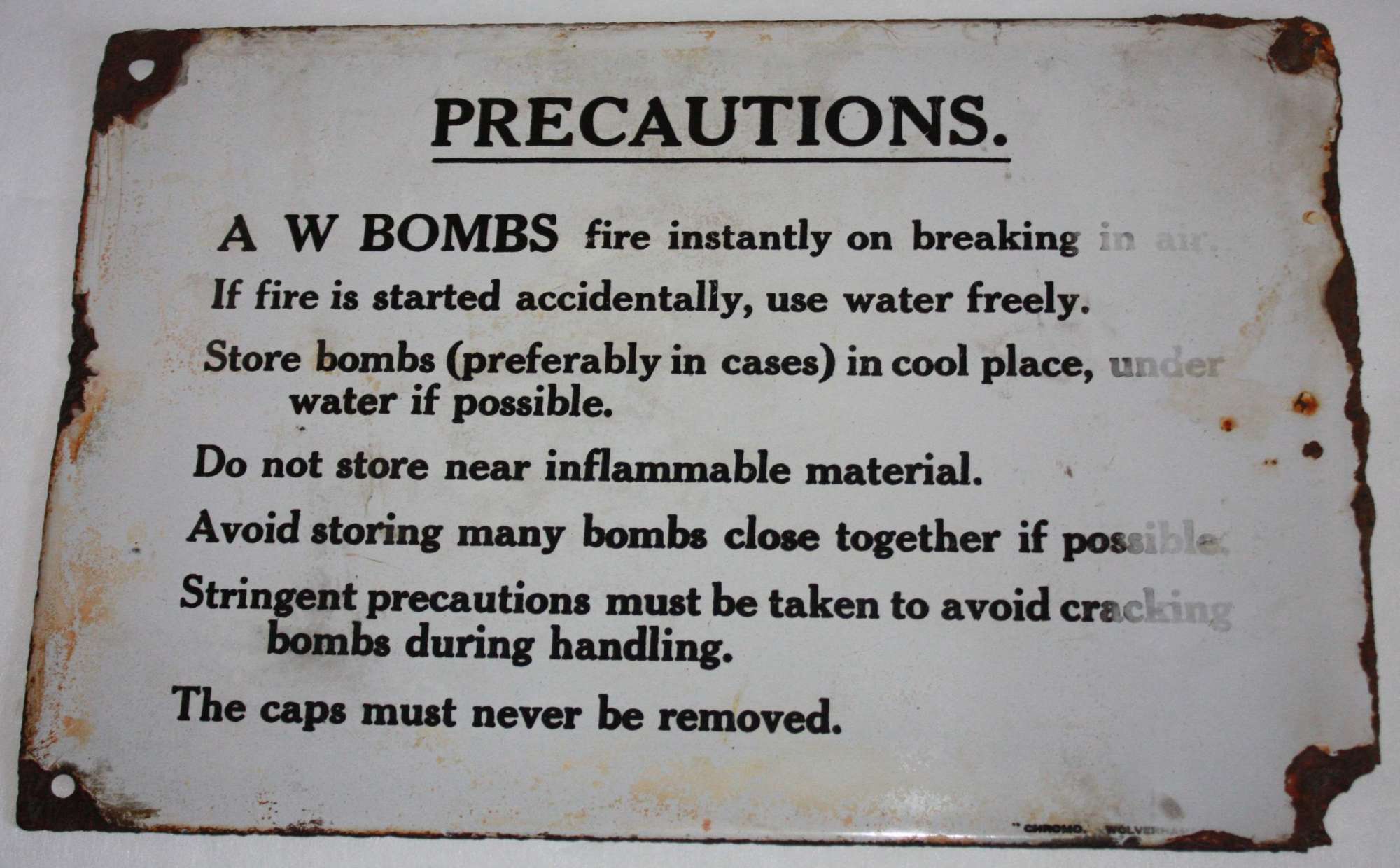 A GOOD WWII AW BOMB SIGN / BOX NOTICE