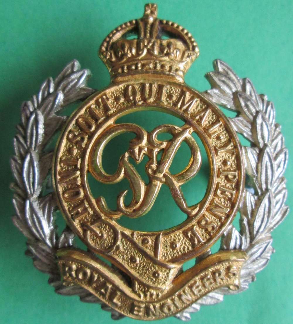 OFFICERS  ROYAL ENGINEERS GILT CAP BADGE