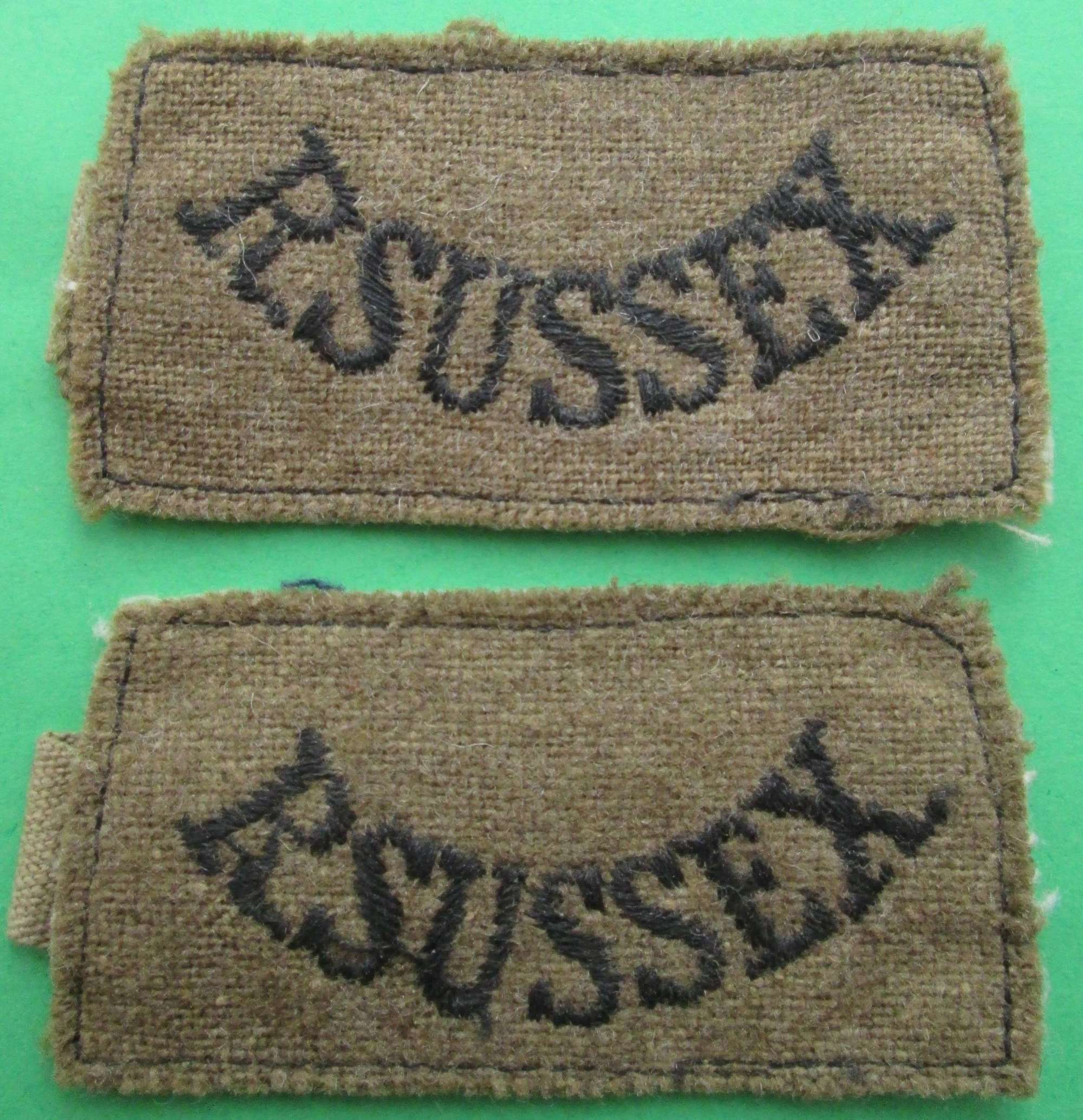 A PAIR OF WWII PERIOD ROYAL SUSSEX SLIP ON SHOULDER TITLES