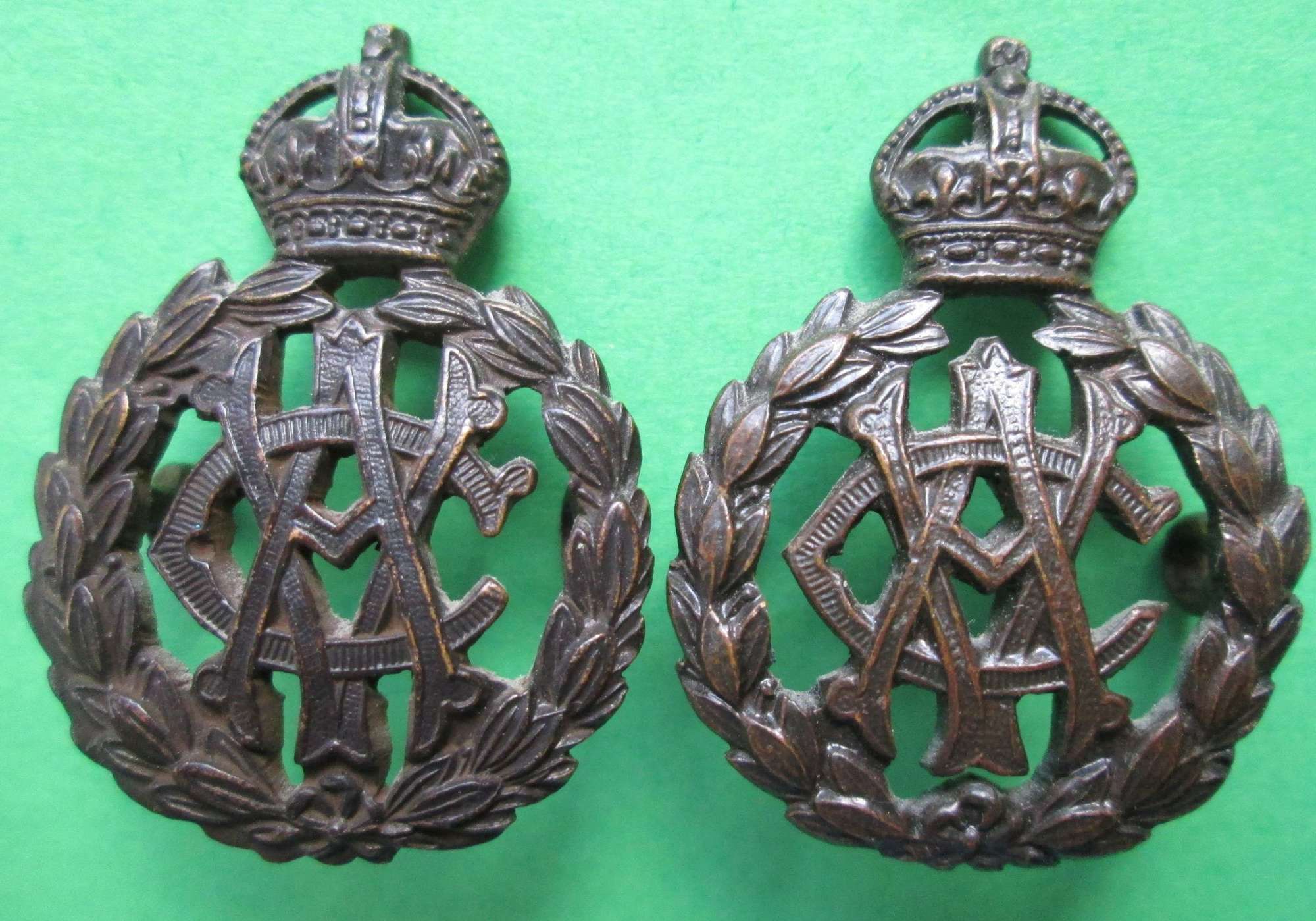 A PAIR OF OFFICER'S BRONZE ARMY VETERINARY CORPS COLLAR DOGS