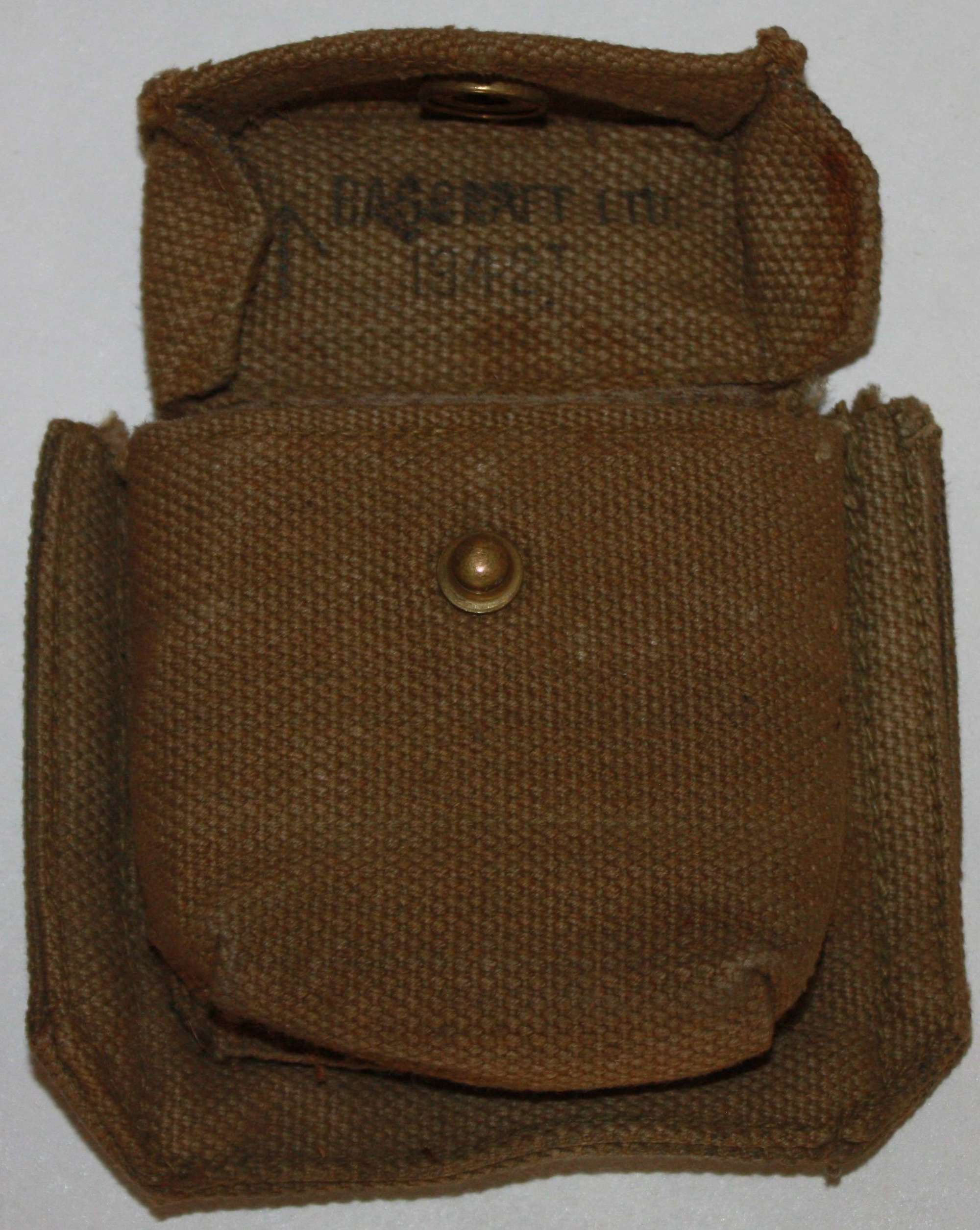 A GOOD 1942 DATED 37 PATTERN COMPASS POUCH