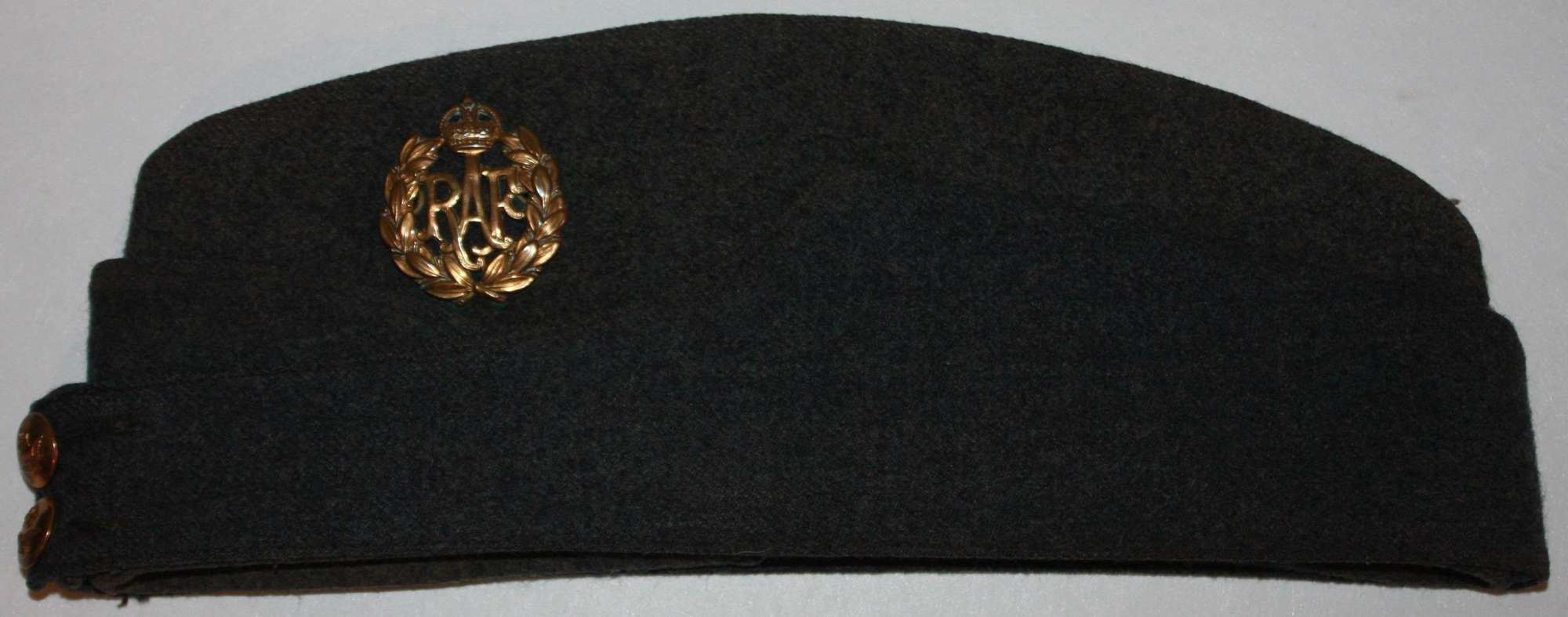 A VERY GOOD 1942 SATE LARGE SIZE RAF SIDE CAP
