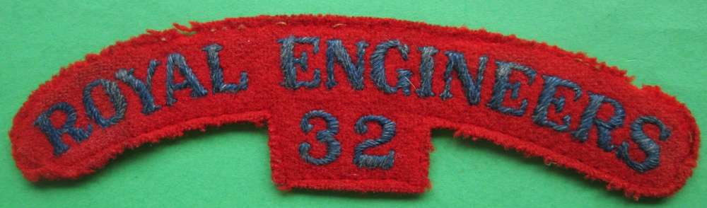 32 ROYAL ENGINEERS SHOULDER TITLE