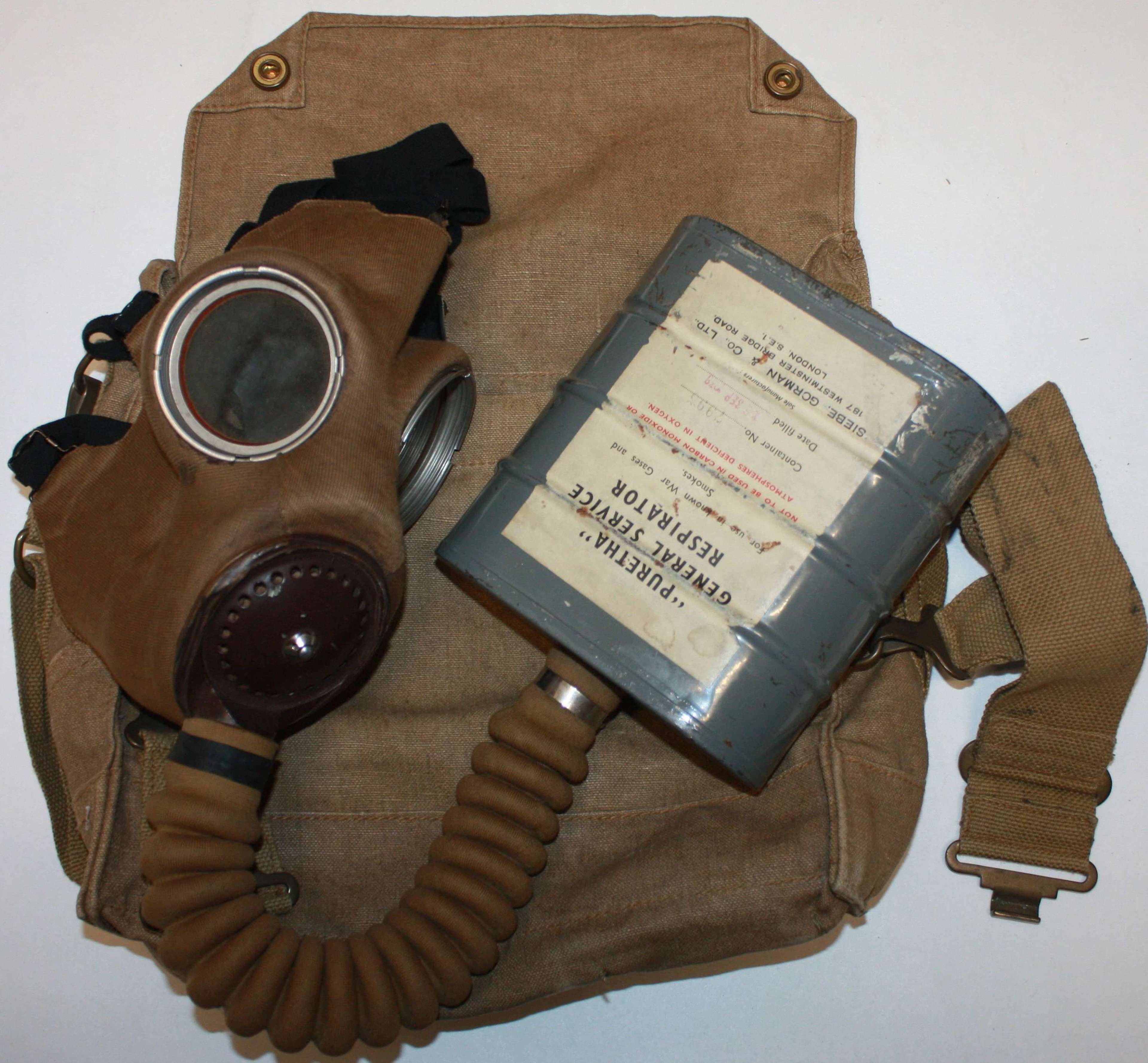 A GOOD EARLY / PRE  WWII GAS MASK SET  EARLY BELT TYPE GAS MASK