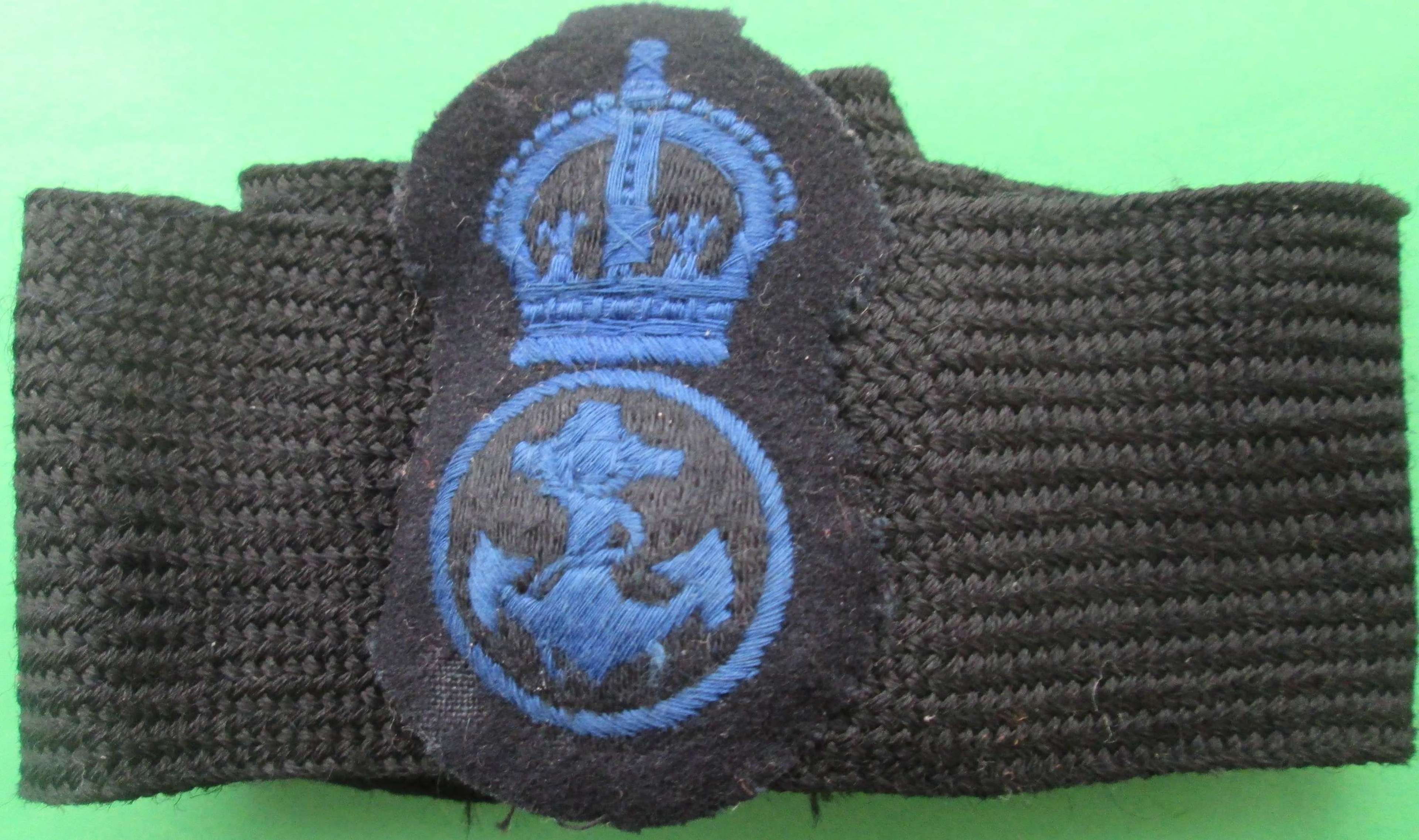 A GOOD WWII WRNS PETTY OFFICER CAP BADGE AND BAND