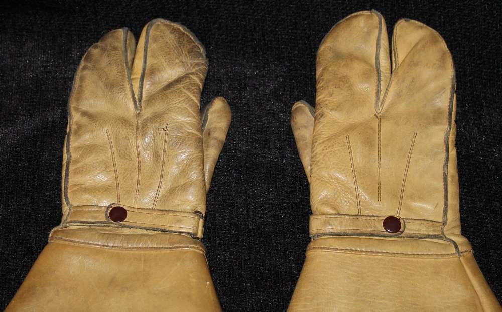 Unusual Cloven Gauntlets