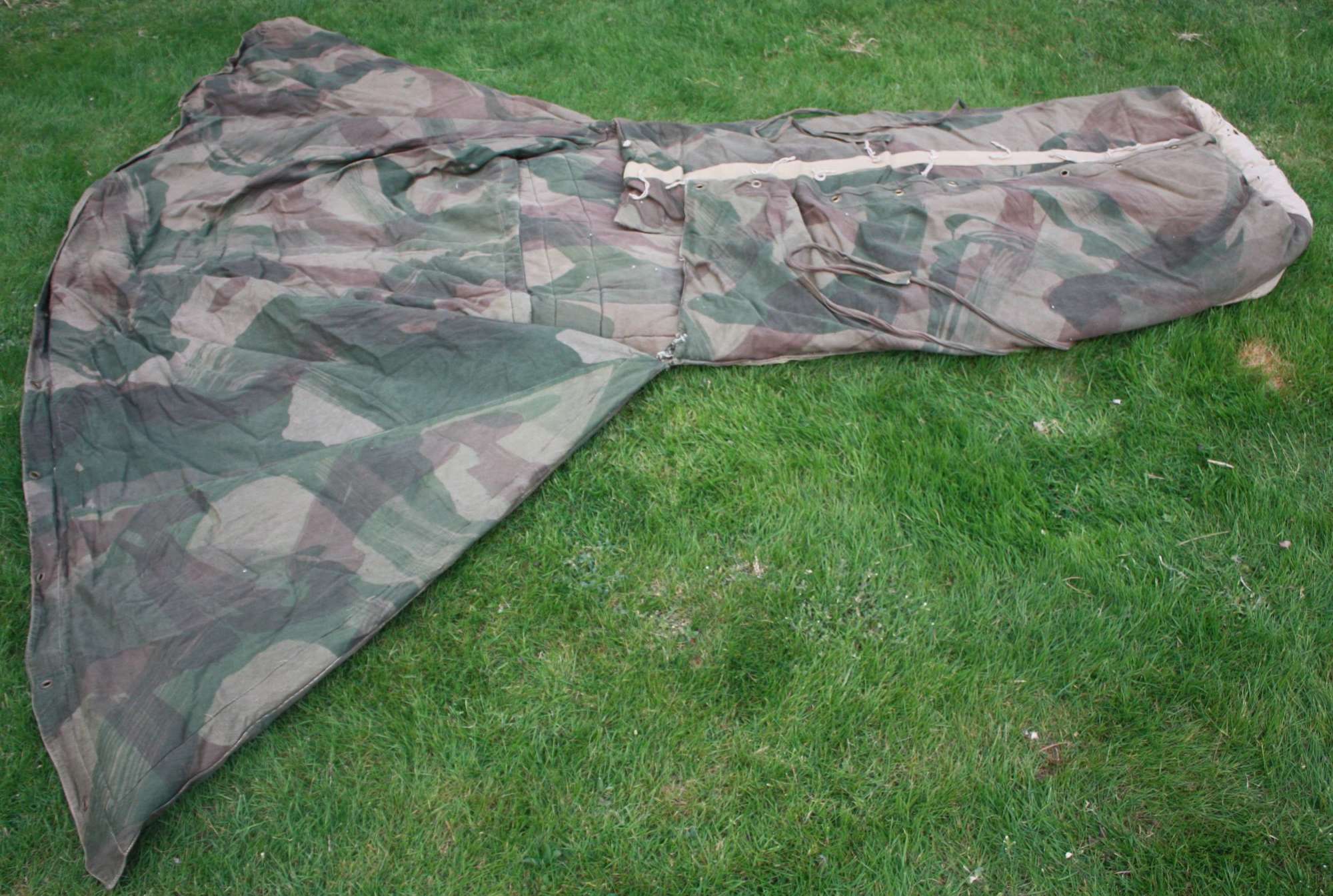 A GOOD USED WWII AIRBORNE FORCES SLEEPING BAG