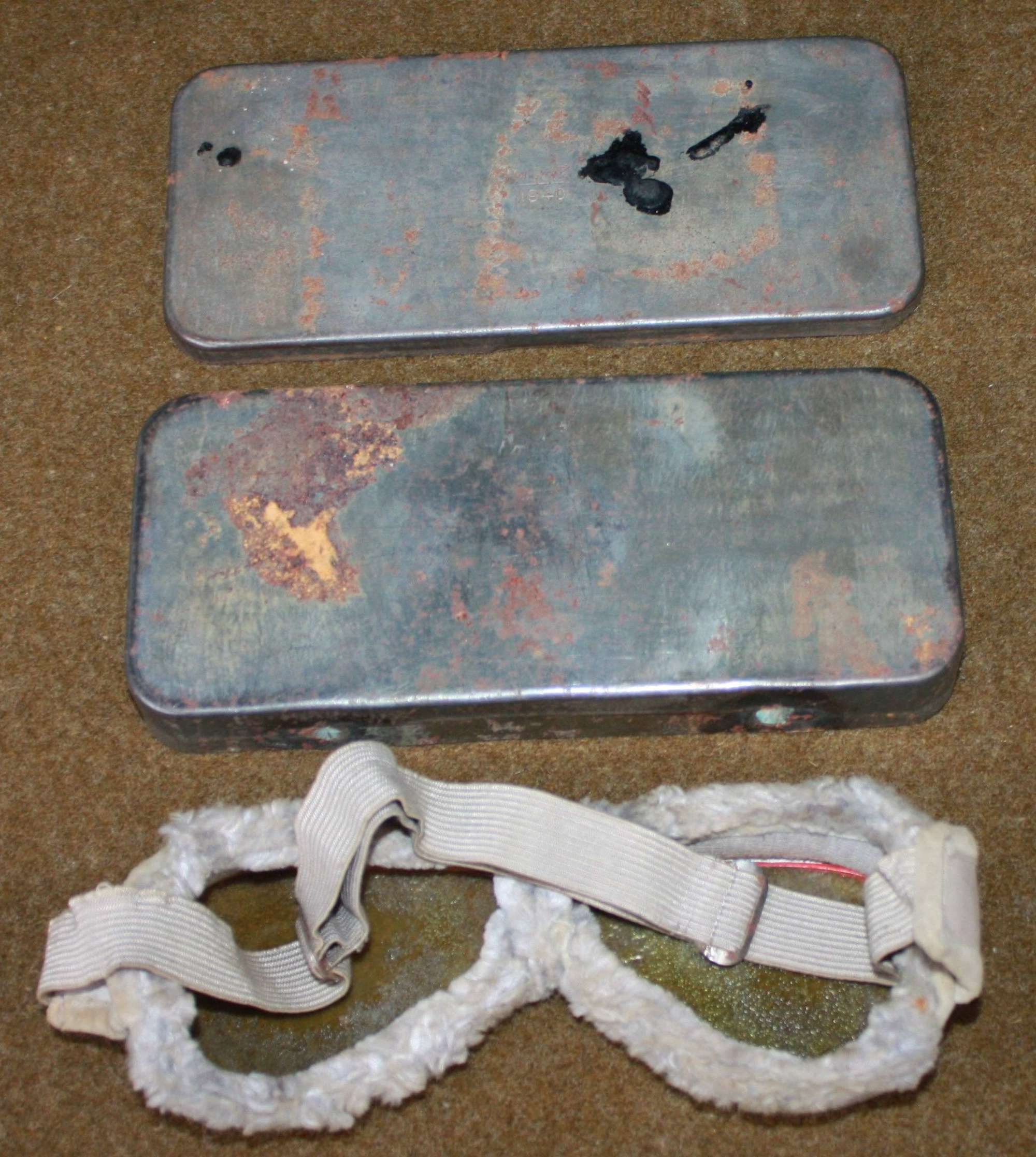 A PAIR OF EALRY WAR GOGGLES IN THERE TIN IMPORTANT  SEE PICS