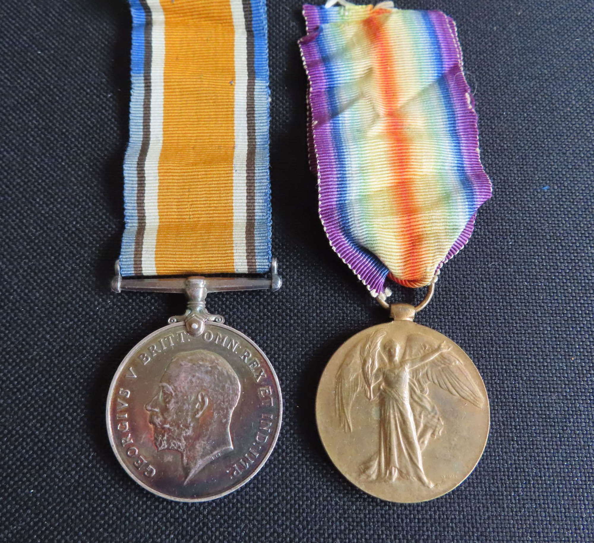 WW1 pair of medals awarded to 181477 Gnr J Wallace R.A.