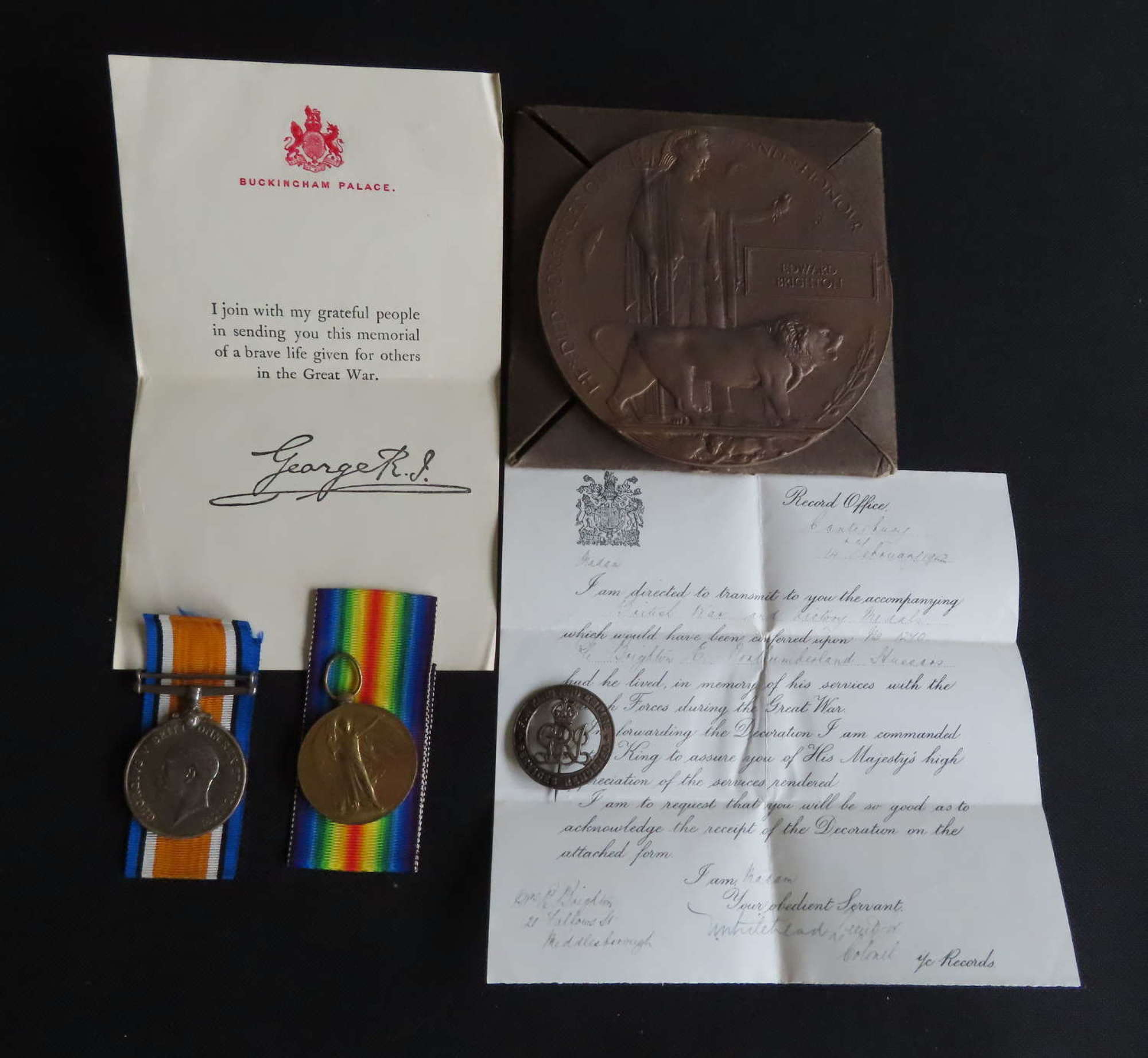 WW1 Pair, Plaque & Silver Wound Badge - Pte Brighton Northumberland