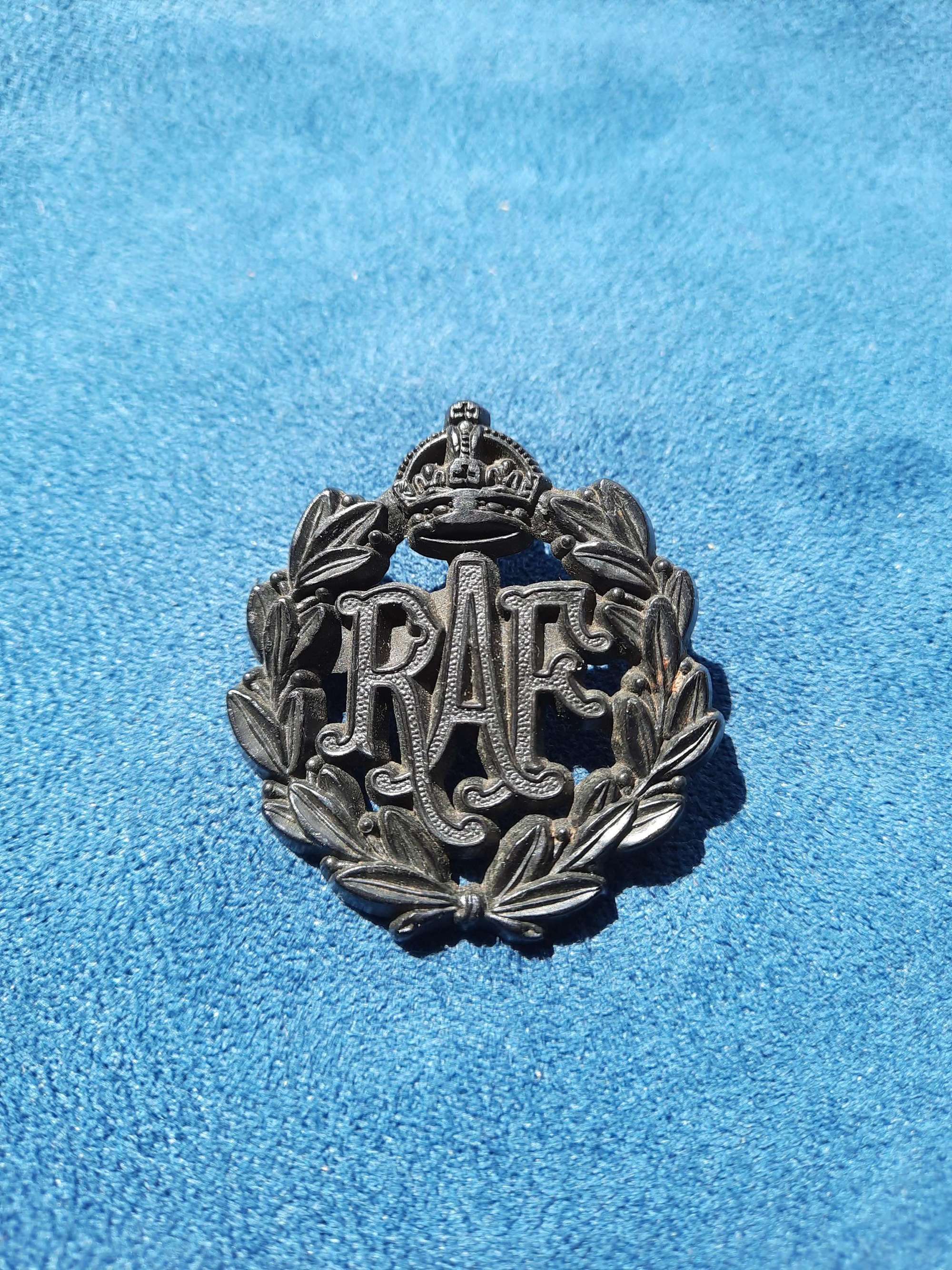 RAF Ordinary Airman Plastic Cap Badge