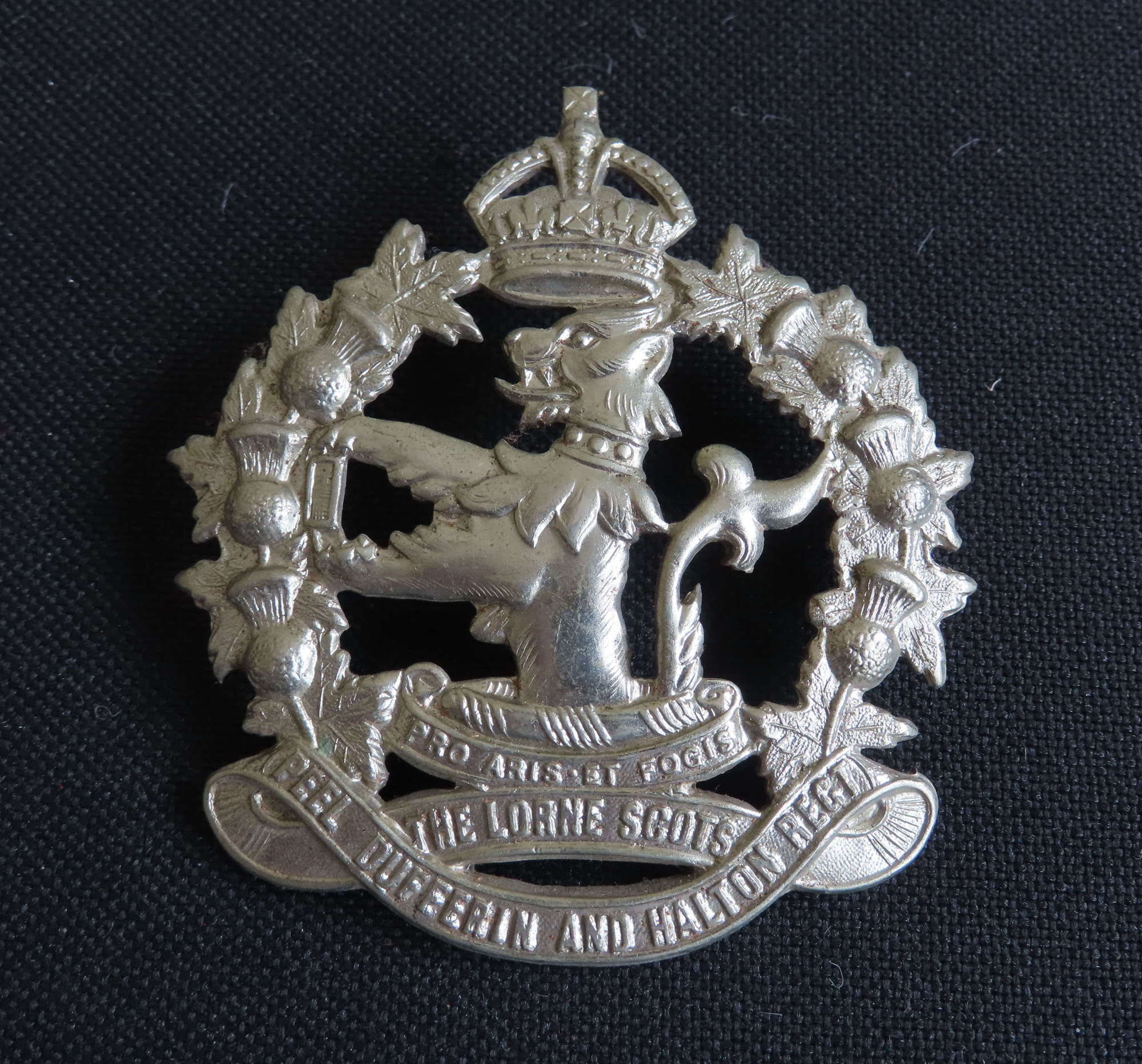 The Lorne Scots (Canada) Kings Crown Cap Badge