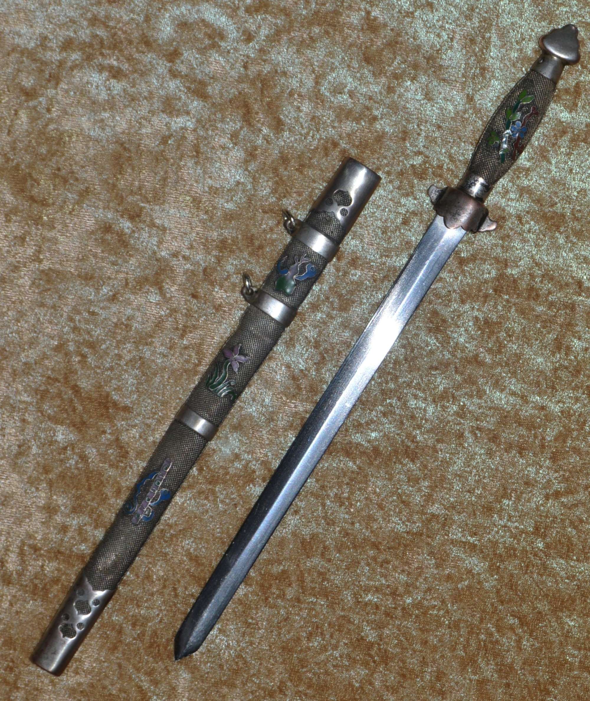 ﻿Silver and Enameled Chinese Qing Dynasty Dagger