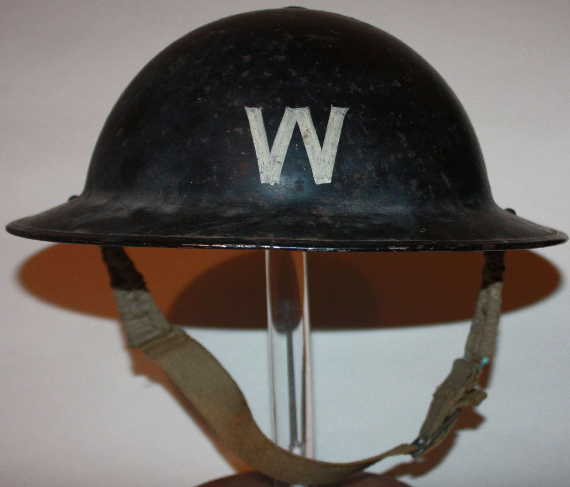 A GOOD WWII WARDENS HELMET 1939 LATE EXAMPLE WITH THE CROSS PAD