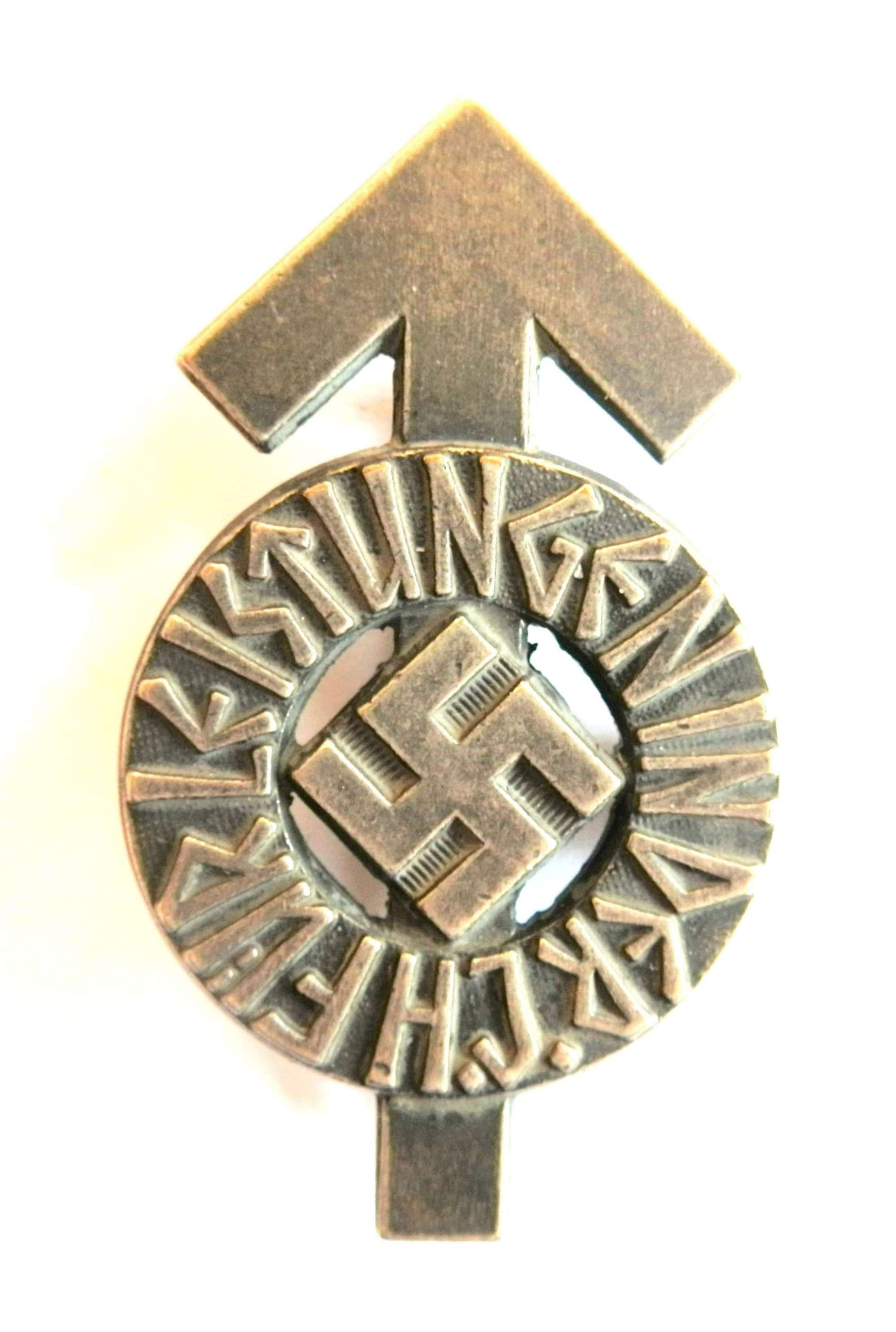 'HJ-Leistungsrune' Hitler Youth Sports Badge.